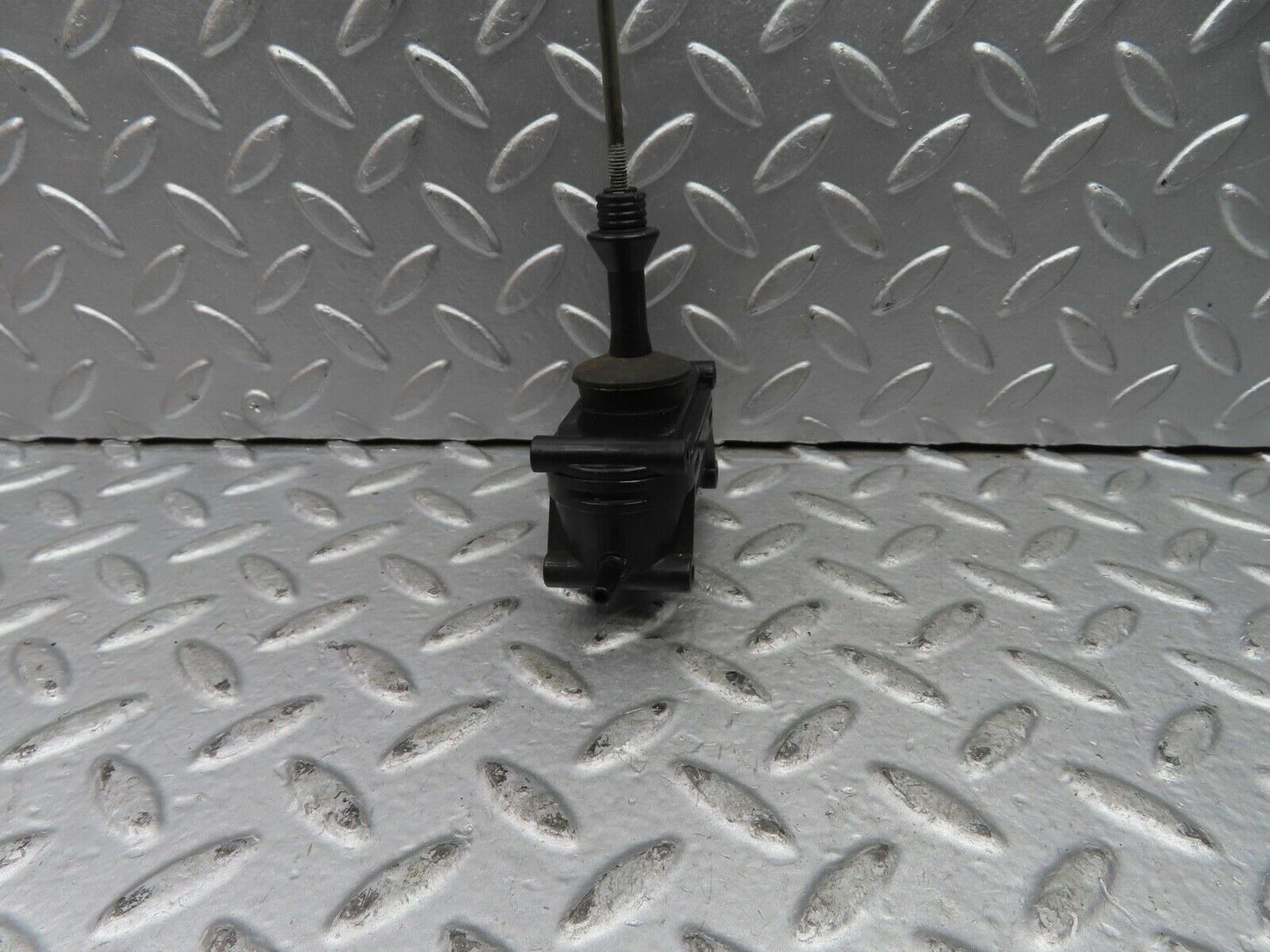 21444 Mercedes-Benz W126 300SE Rear Door Lock Vacuum Actuator