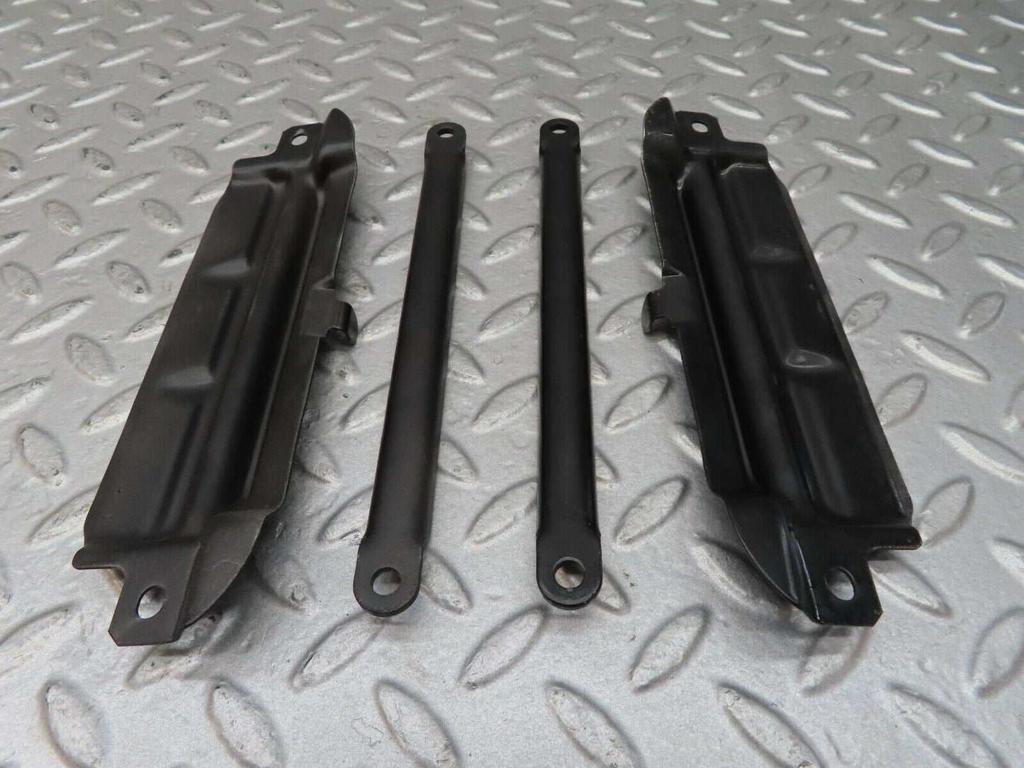16478 Mercedes-Benz W124 260E Seat Belt Guide Bracket