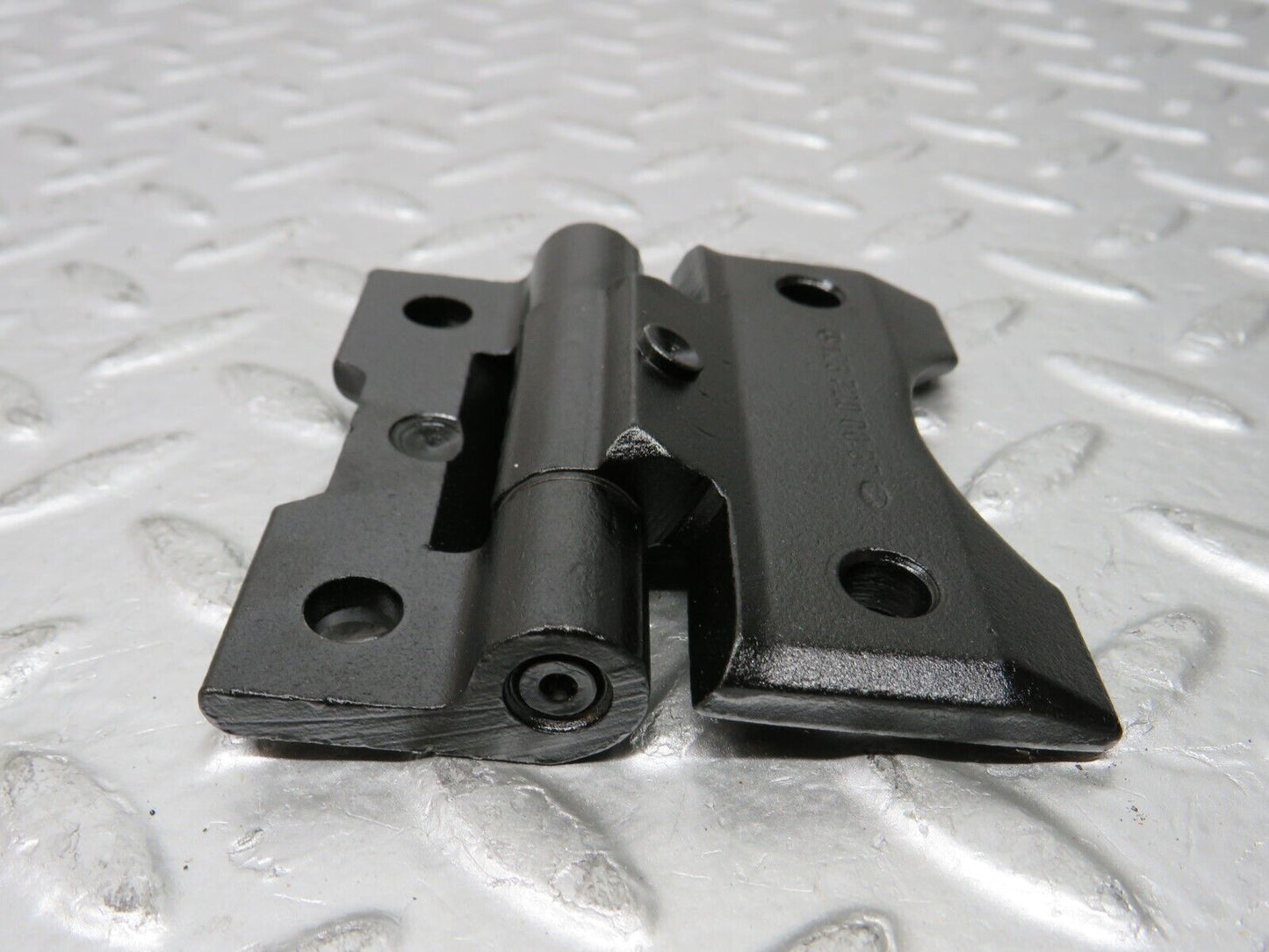 26867 Mercedes-Benz W123 240D Door Hinge Pair 1237200037