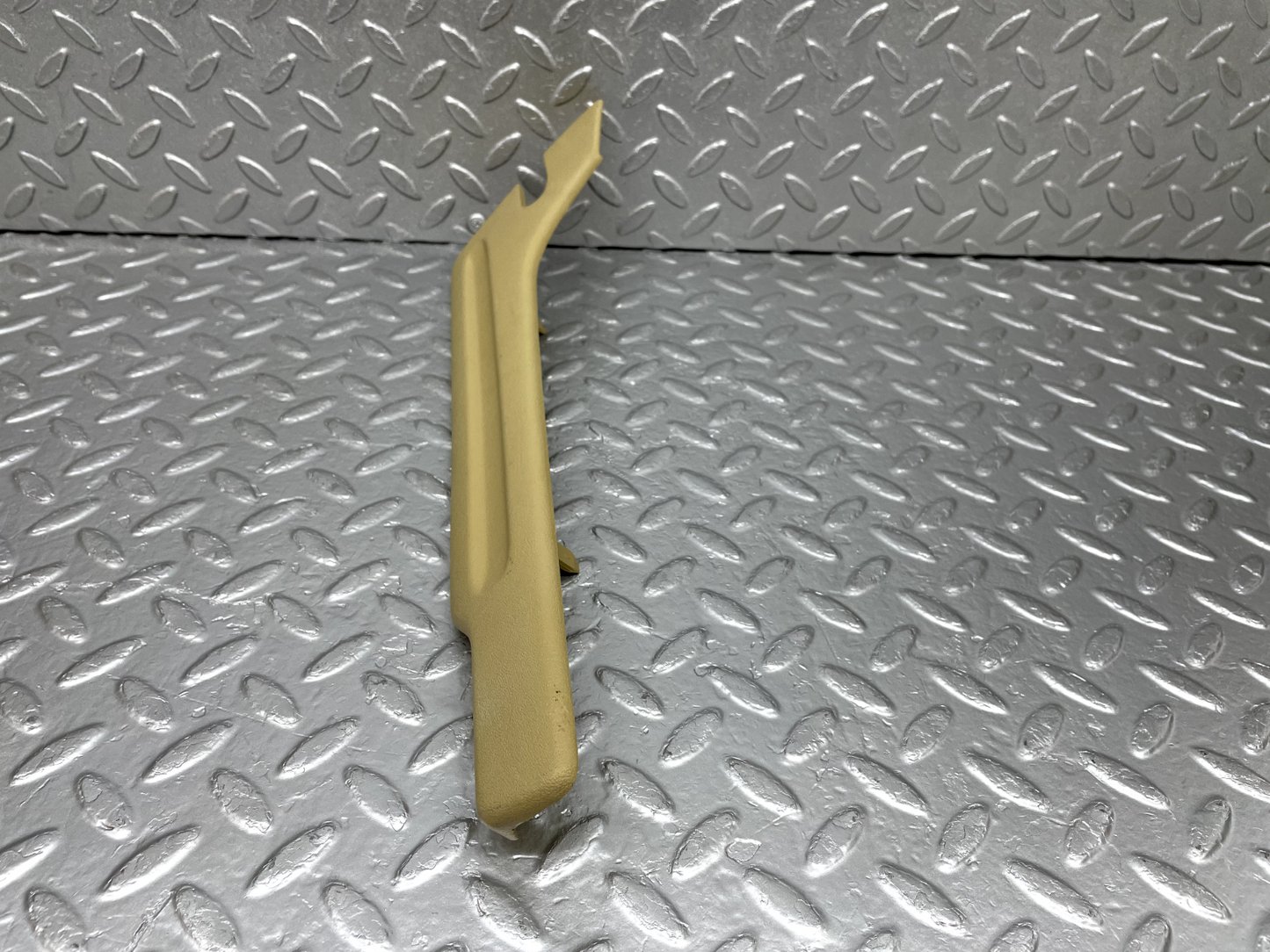 44281 Mercedes-Benz W123 280E Front Right Seat Cover Trim Beige 1239193120