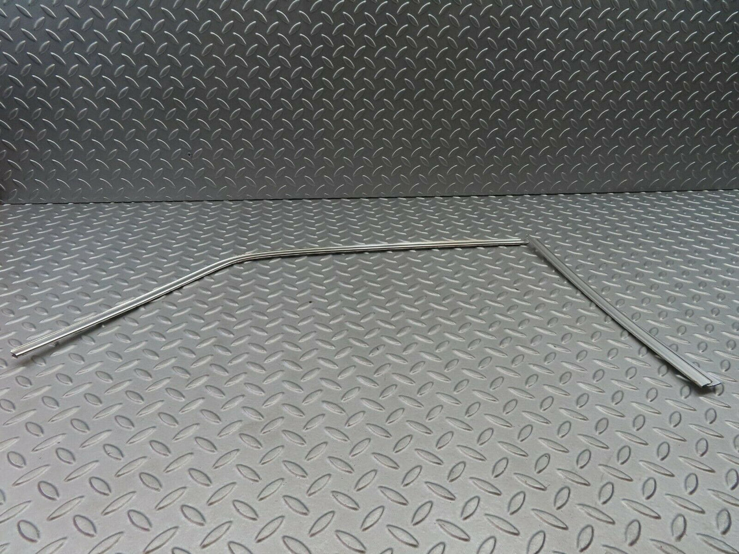 5906 Mercedes-Benz W123 200 Door Chrome Window Frame Front Right