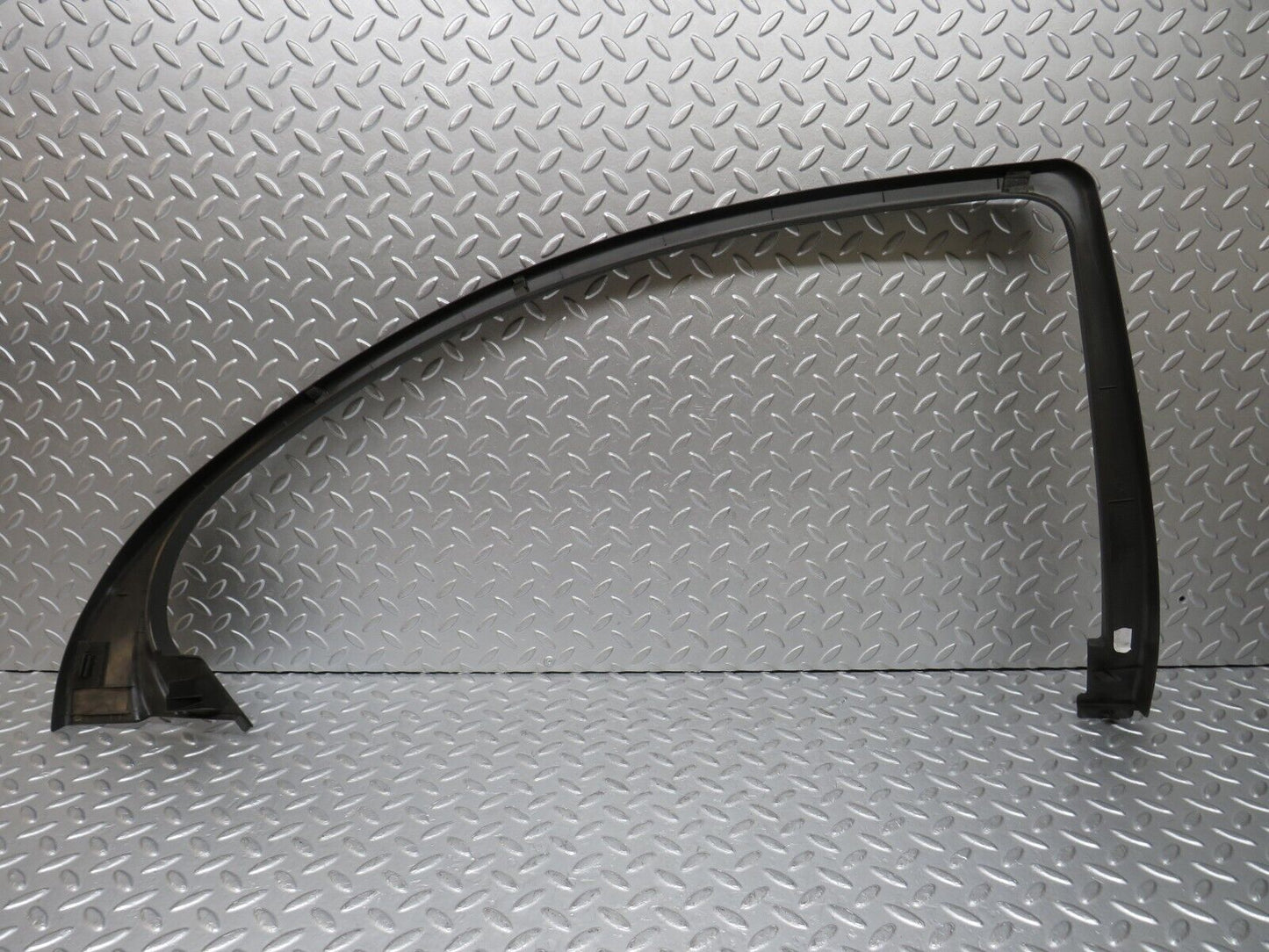 35287 Mercedes-Benz W221 Rear Right Door Window Frame Trim 2217350271