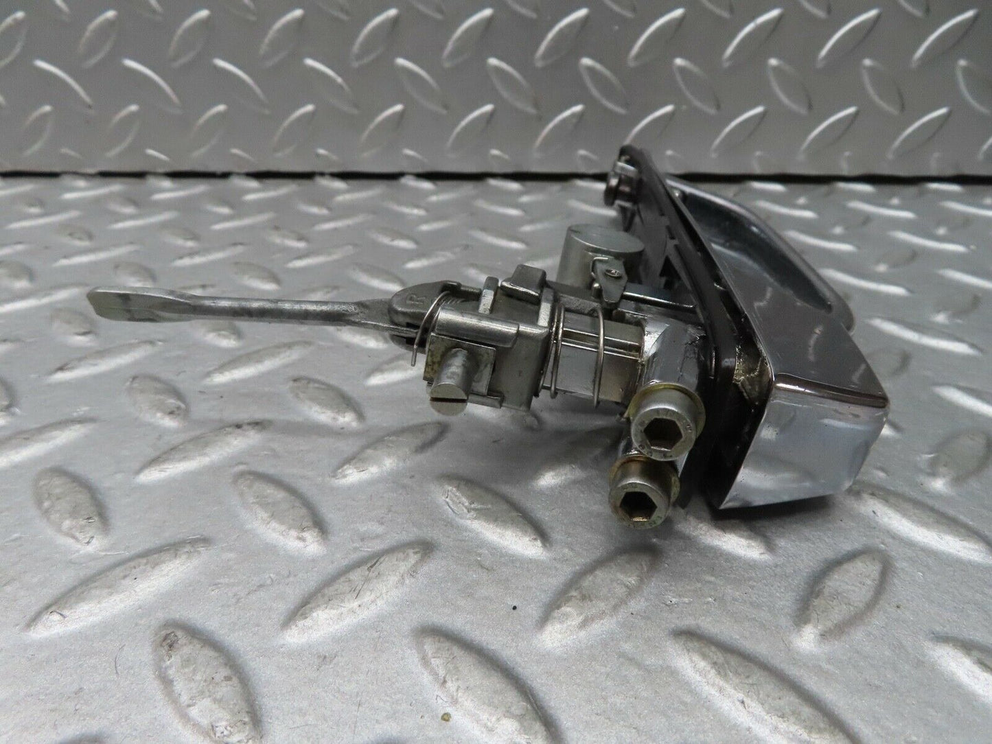 17693 Mercedes-Benz W116 450SEL Exterior Chrome Door Handle Right No Key