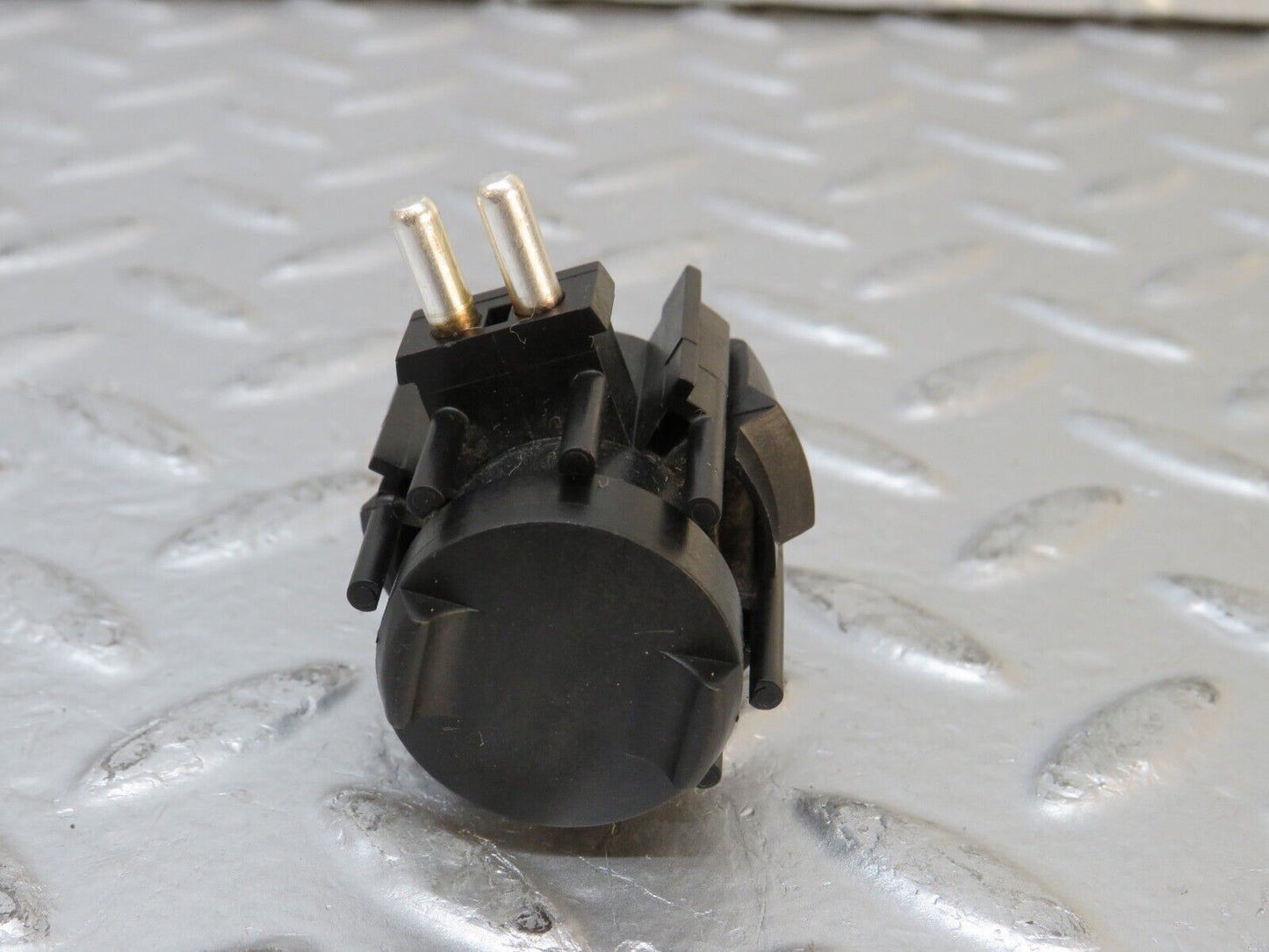 29841 Mercedes-Benz W123 230E Kick Down Switch 0015457814