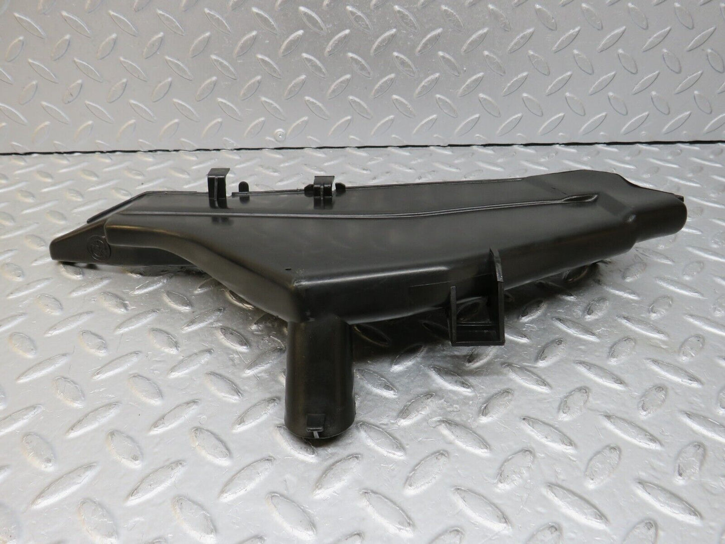 36660 Mercedes-Benz W201 190E 2.0L Front Right Rain Gutter Drain Channel 2016280273