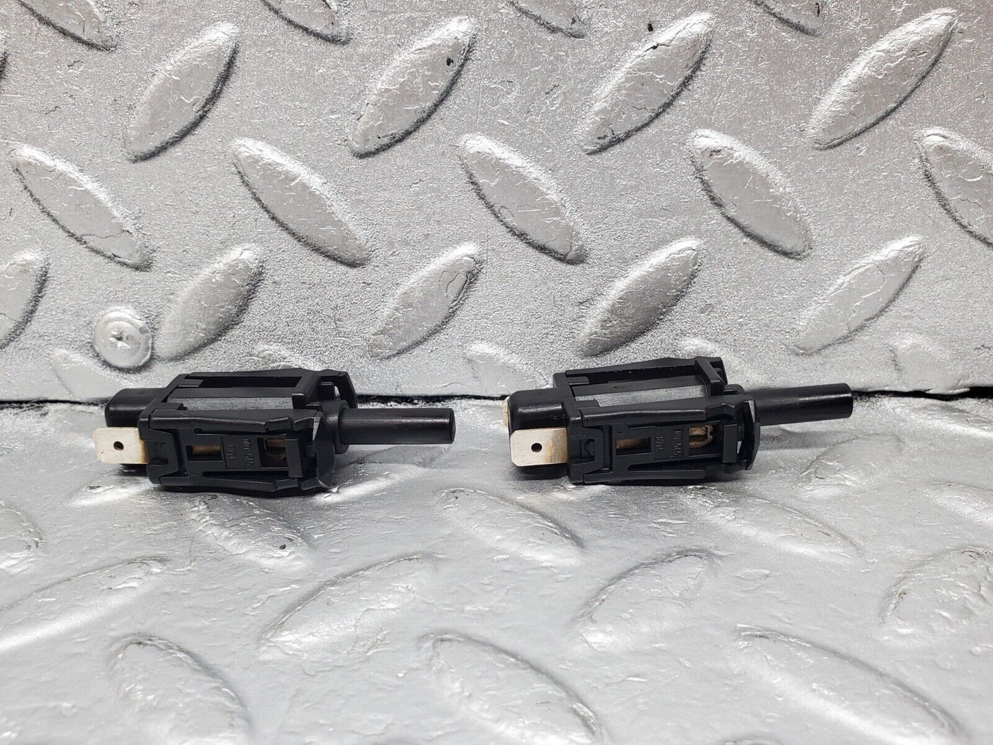 45889 Mercedes-Benz W126 420SE Door Contact Switch 2x 0015458714