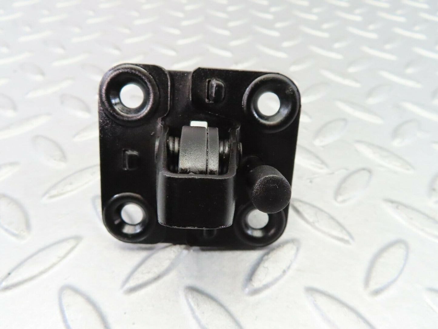 7574 Mercedes-Benz S123 230TE Wagon Bonnet Lock