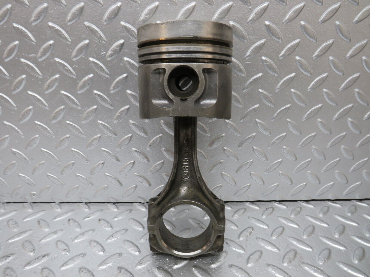 32933 Mercedes-Benz W123 300D Piston With Connecting Rod 90.875 mm 61502