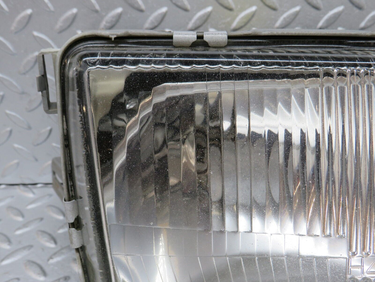 36377 Mercedes-Benz W126 420SE Headlight Bosch Right 1305235092 1305620454