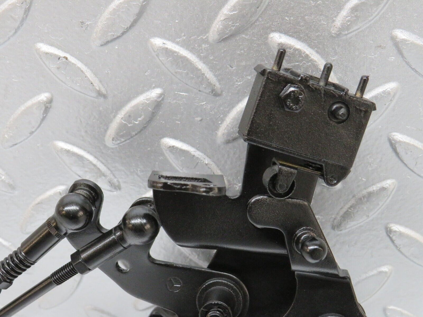 32657 Mercedes-Benz S124 300TE Wagon Throttle Linkage