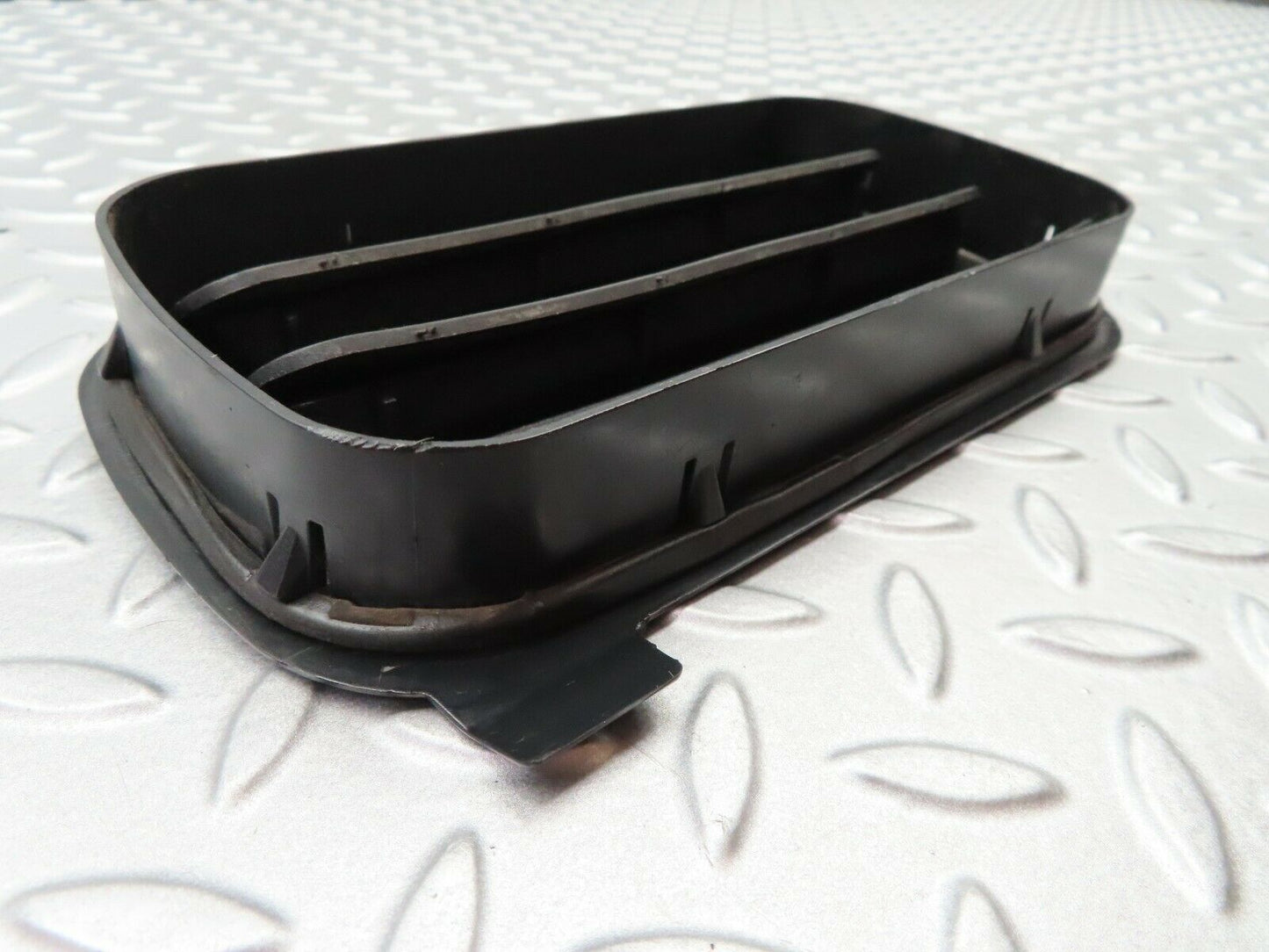 5580 Mercedes-Benz W124 230E Rear Air Intake Vent Right 1248370230