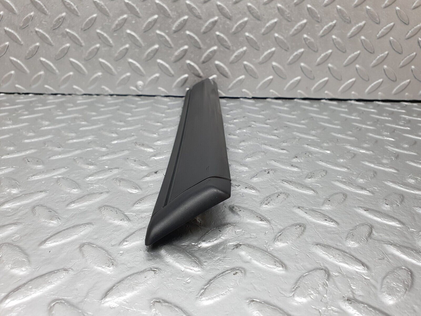 41426 Mercedes-Benz W124 200E Front Left Fender Wing Centre Moulding Trim