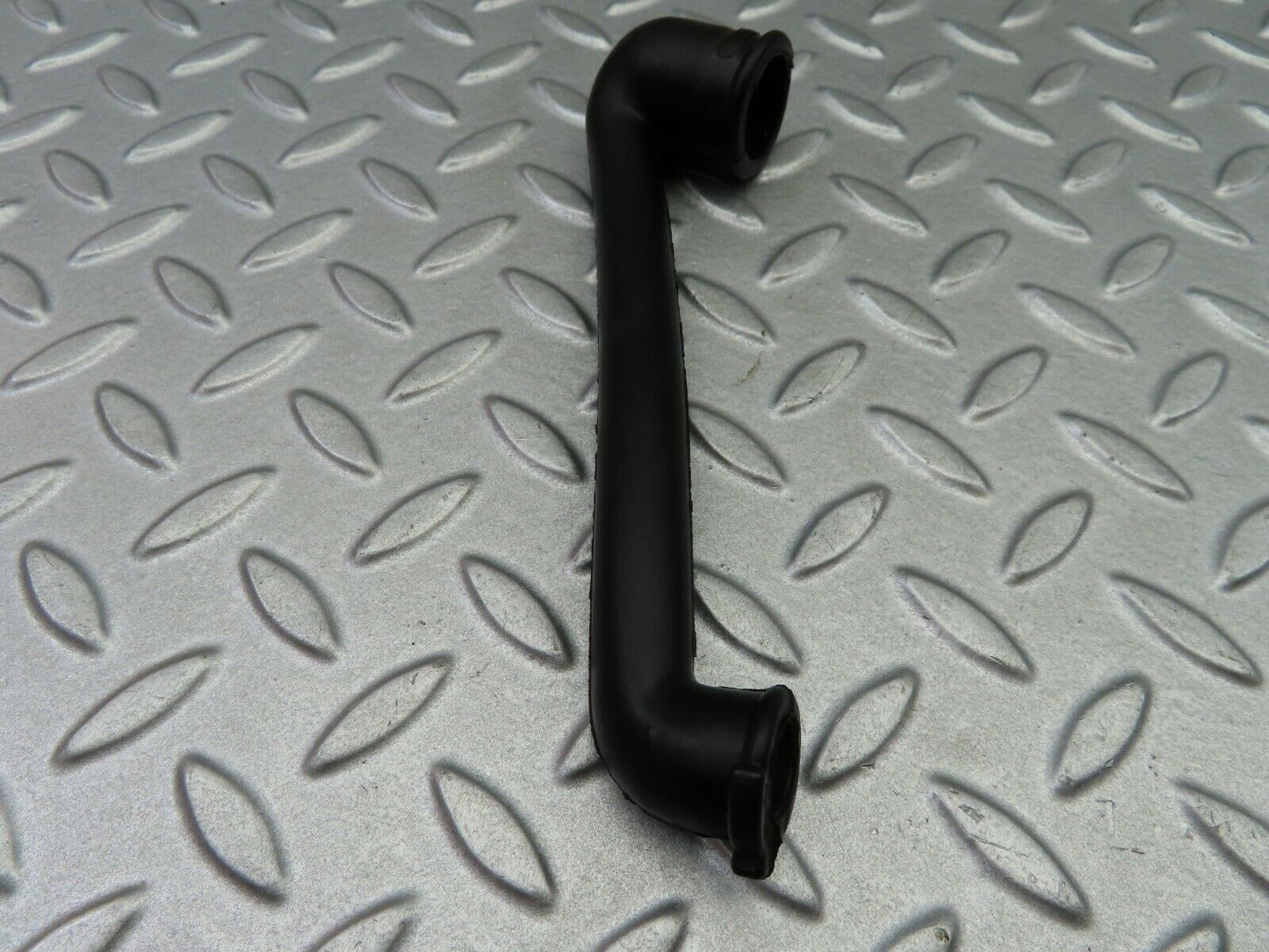 6159 Mercedes-Benz W126 380SE Air Hose For Valve Cover 1160940591