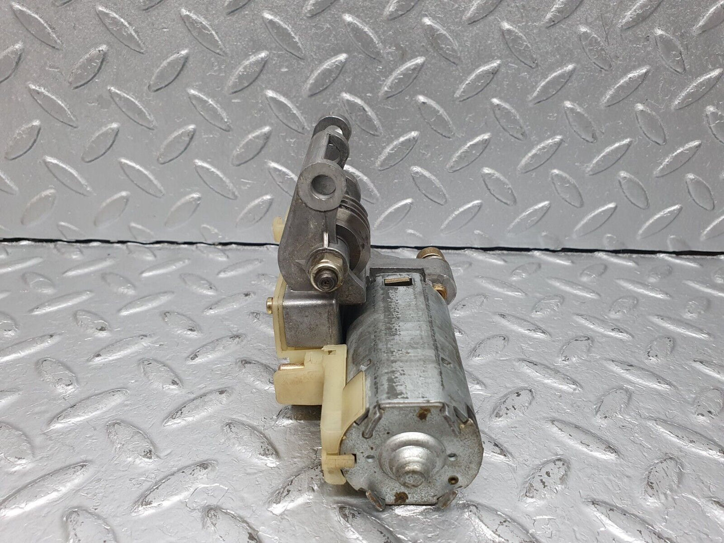 41004 Mercedes-Benz W126 300SE Steering Column Adjustment Motor 1264600425