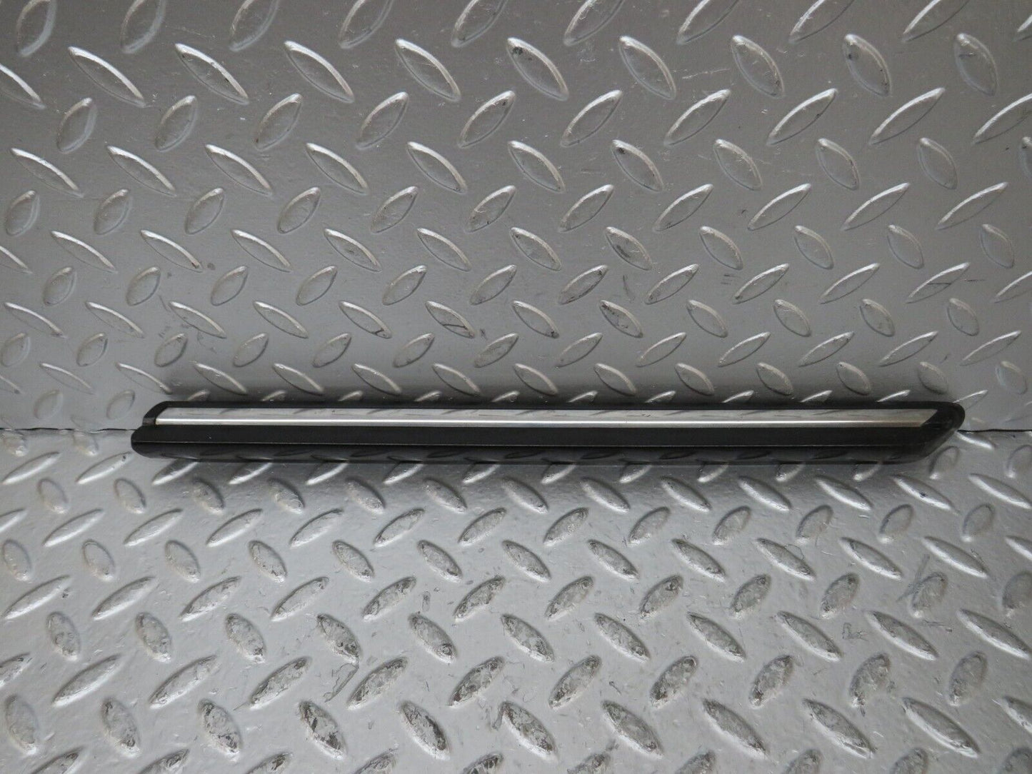 26293 Mercedes-Benz W116 450SE Front Right Fender Centre Moulding Trim