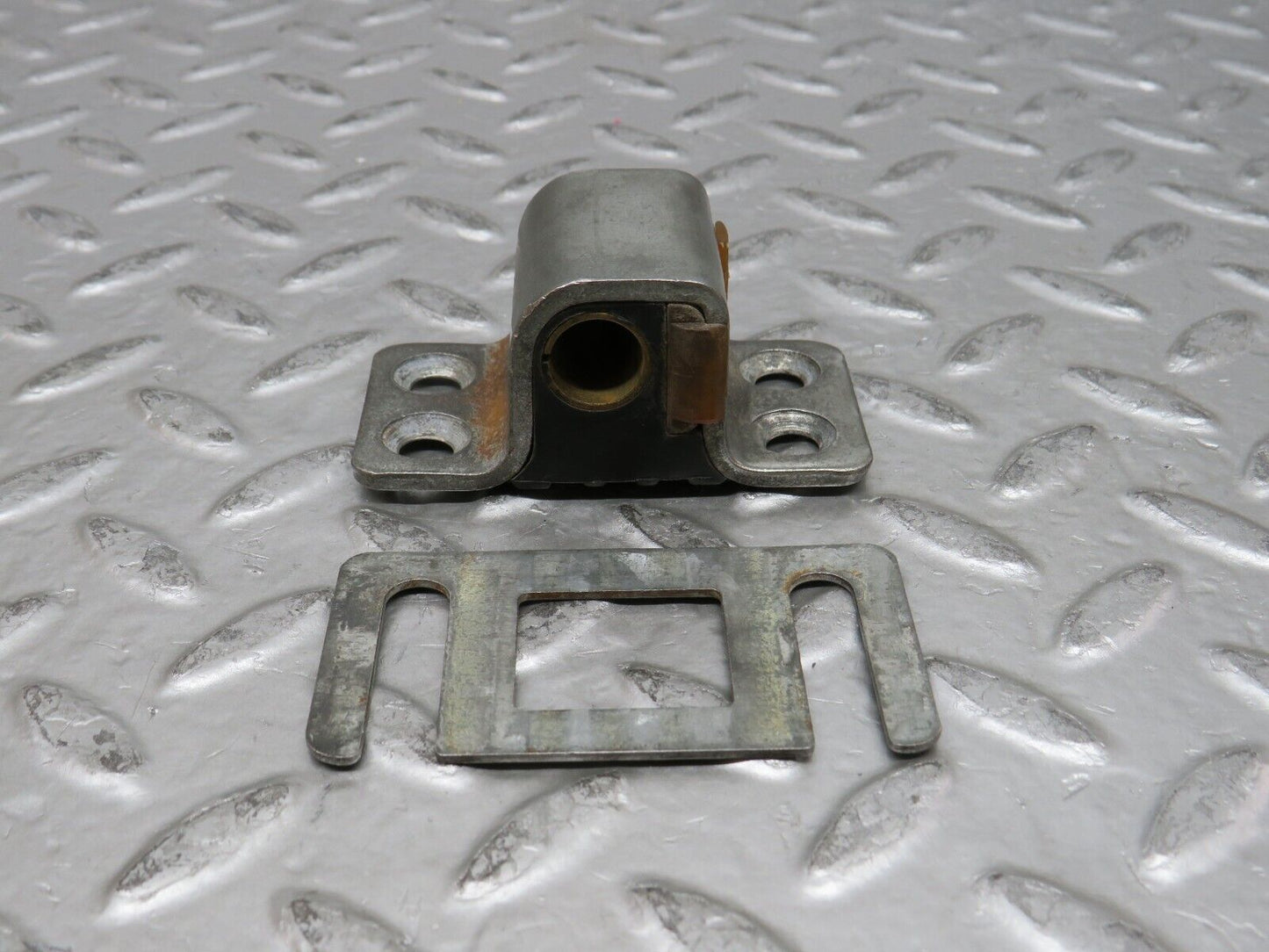 27945 Mercedes-Benz W123 280E Door Lock Latch Right Side