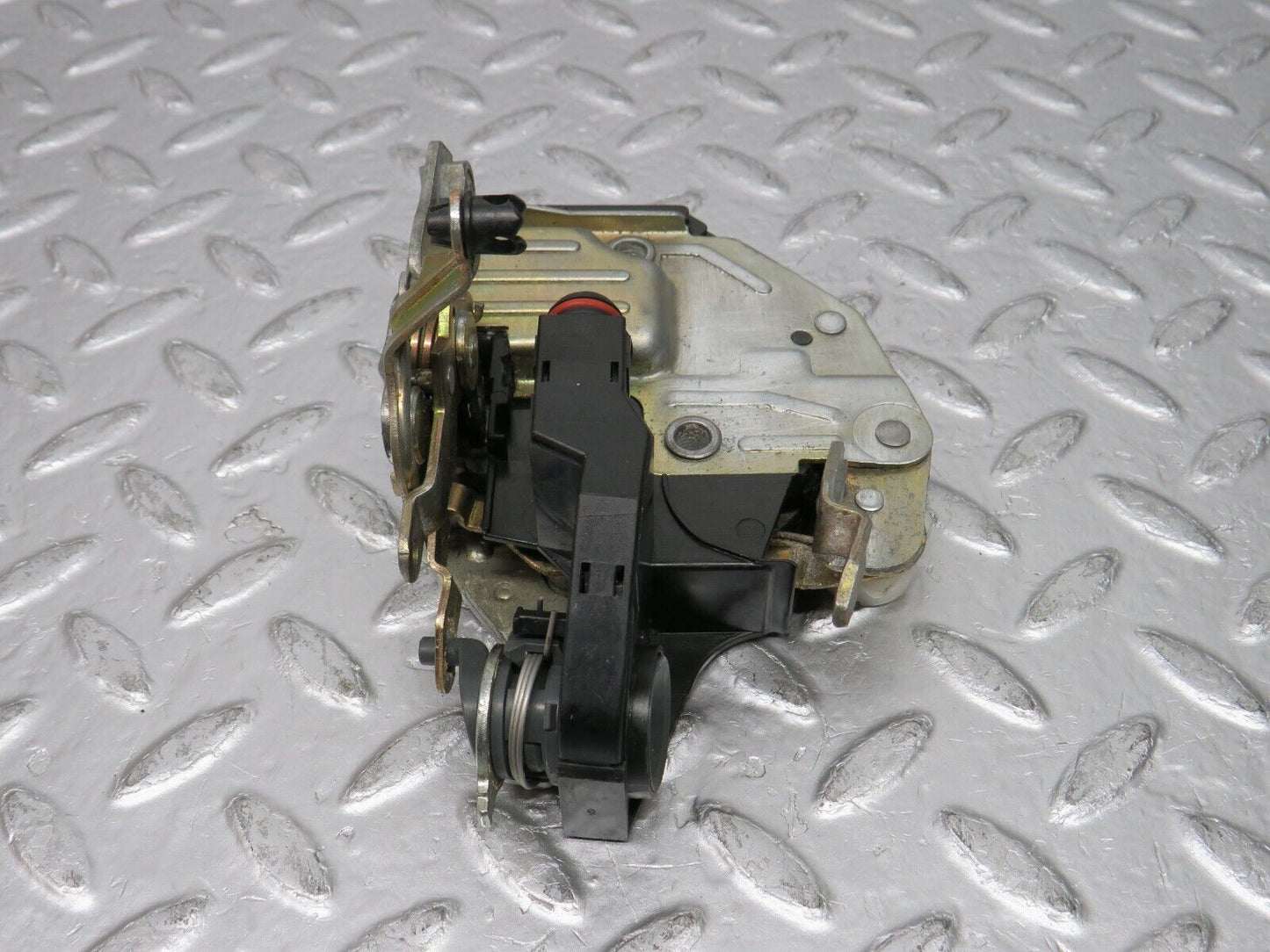 31391 Mercedes-Benz S124 220TE Wagon Front Right Door Lock Mechanism