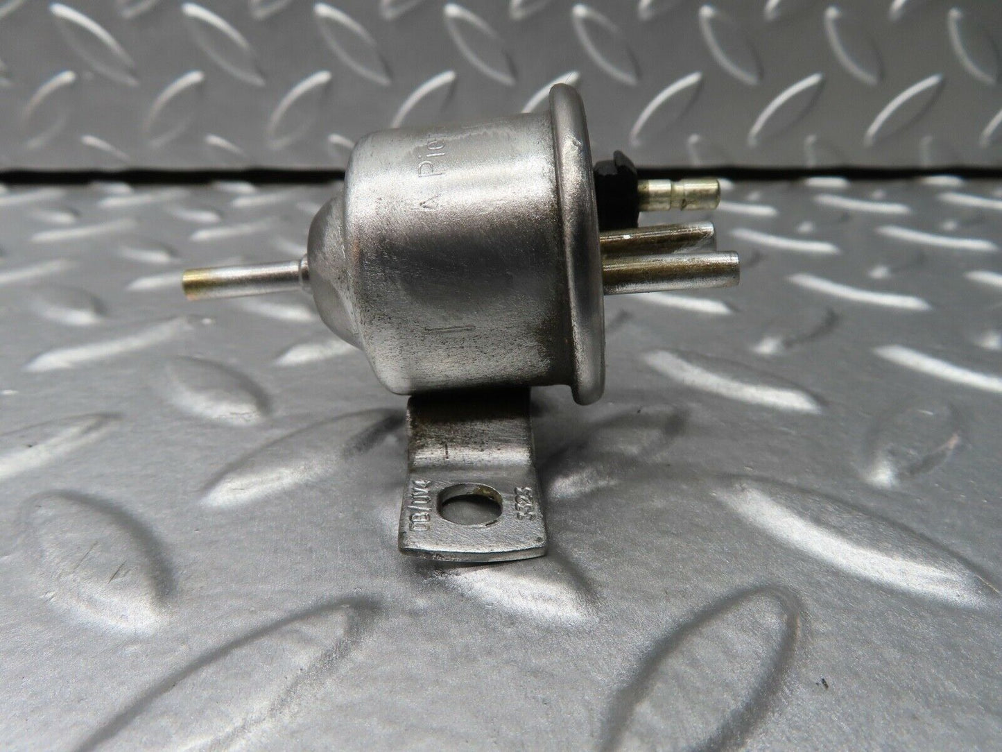 20558 Mercedes-Benz R107 450SL Vacuum Valve Pierburg