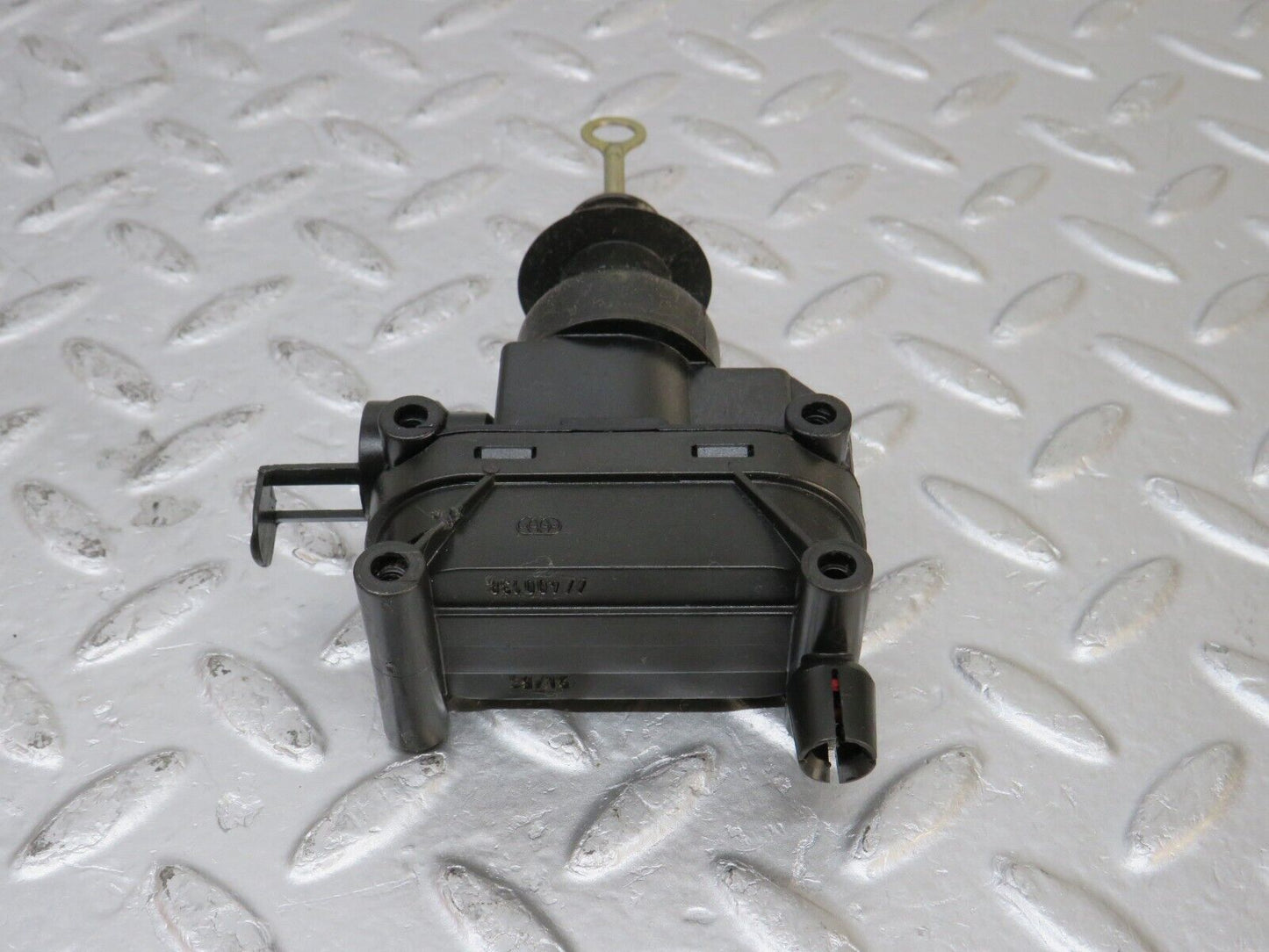 33902 Mercedes-Benz W124 260E Door Lock Vacuum Actuator Front Right
