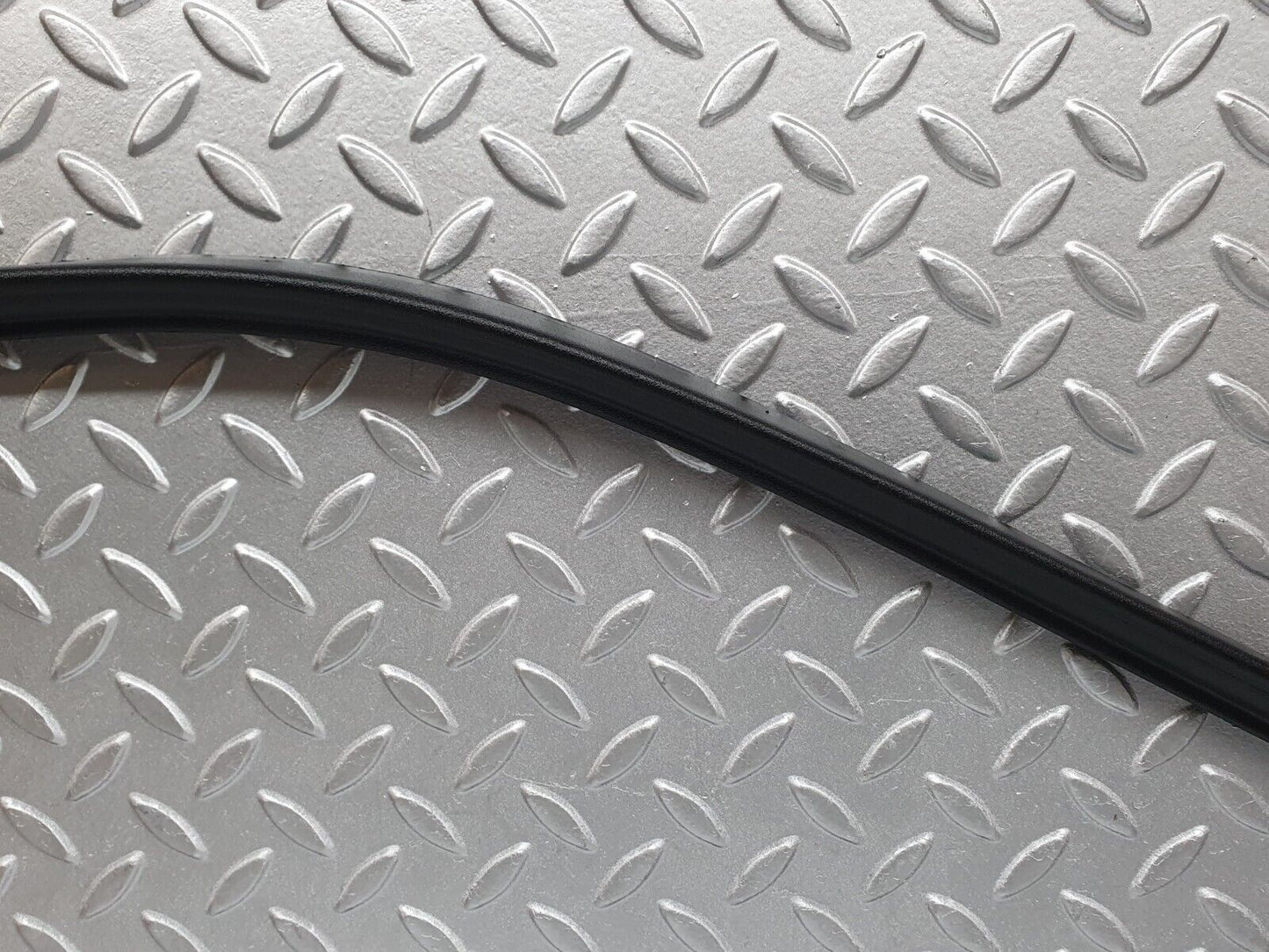 42087 Mercedes-Benz W202 C200 Front Left Door Window Frame Cover 2027250171