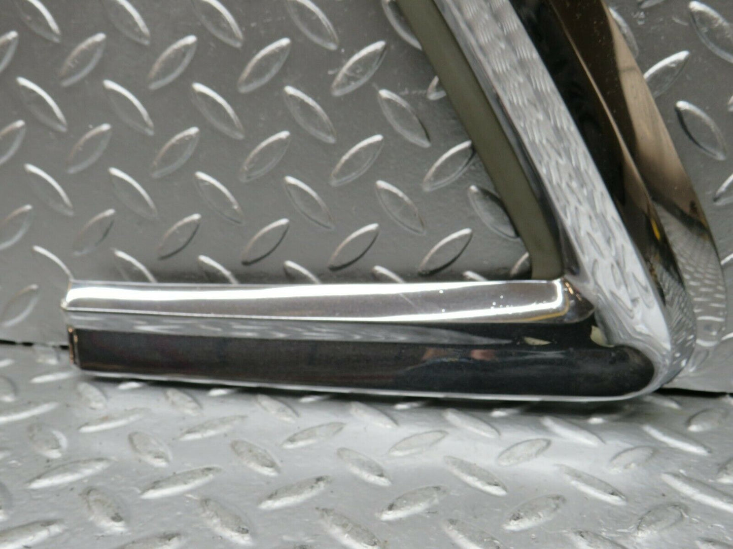 22733 Mercedes-Benz C107 450SLC Coupe Rear Window Trim Left 1076980189