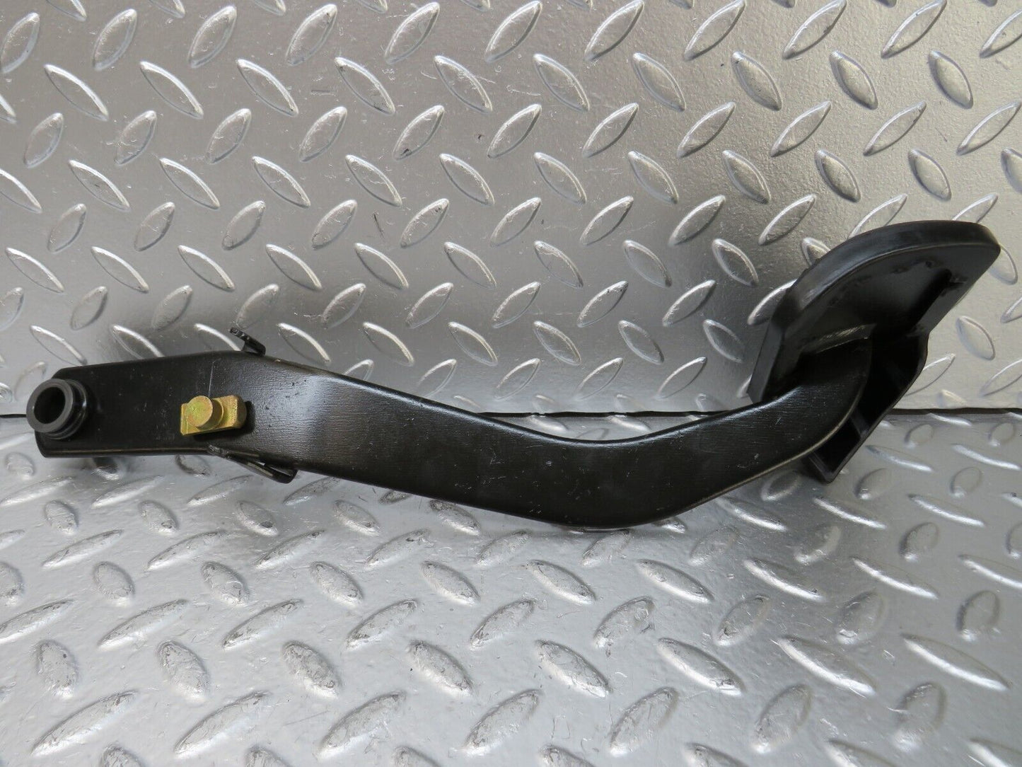 25762 Mercedes-Benz W124 280E Brake Pedal 1232910082