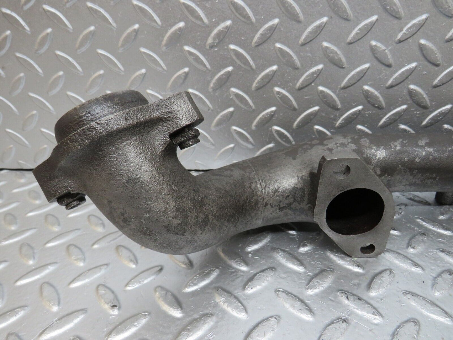 33123 Mercedes-Benz W126 380 V8 Exhaust Manifold Right 1161420602 1161420702