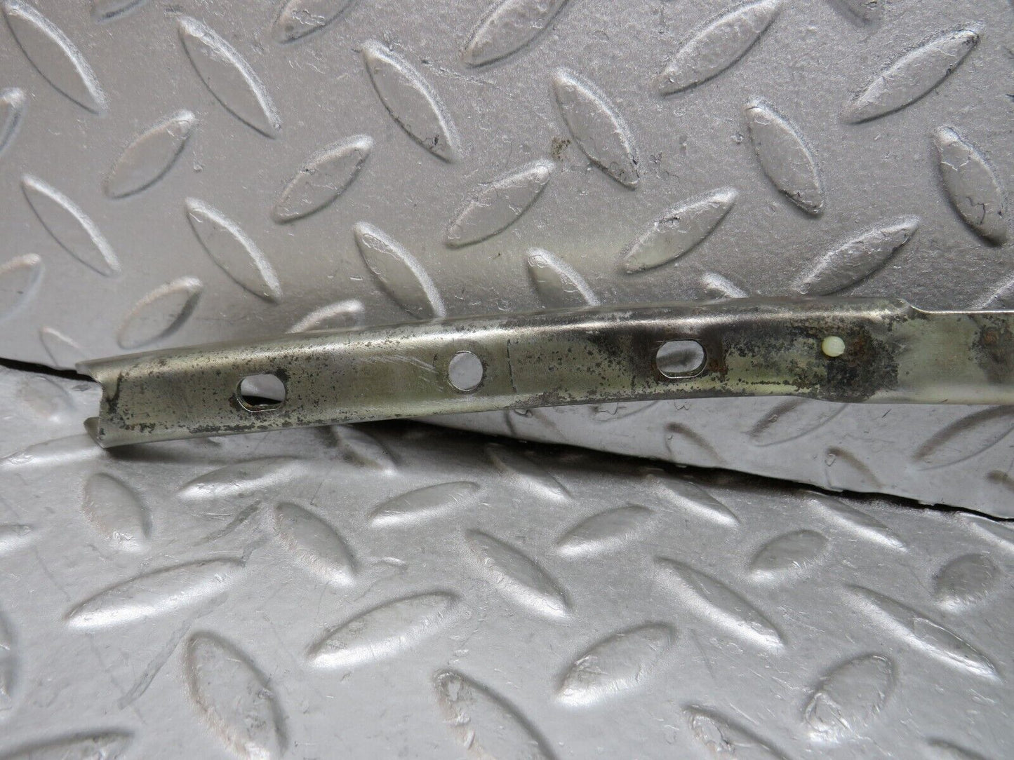 37802 Mercedes-Benz A124 320E Cabriolet Front Left Window Channel