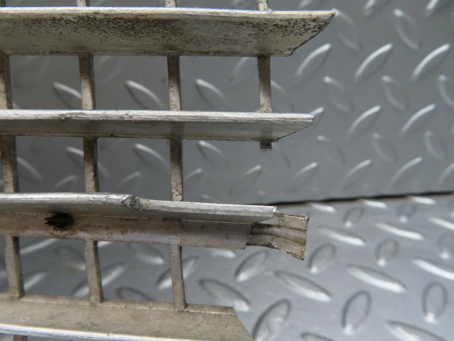 12616 Mercedes-Benz W108 280SE 3.5 Bonnet Grill