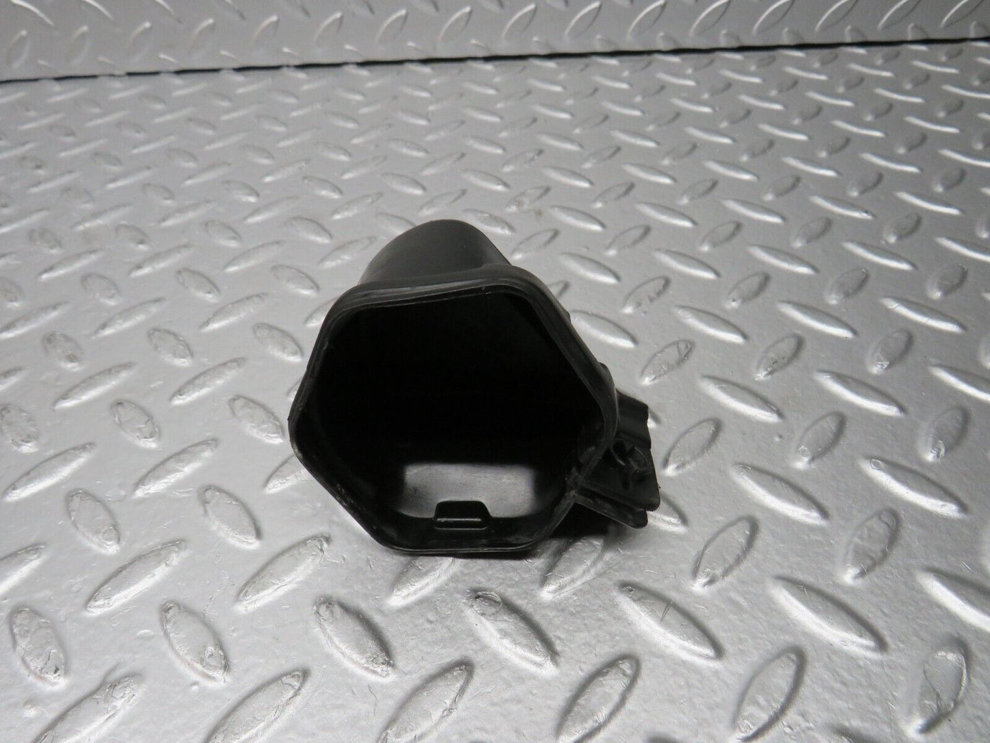 31625 Mercedes-Benz W201 190LE 1.8L Ignition Coil Cover Cap 0001582285