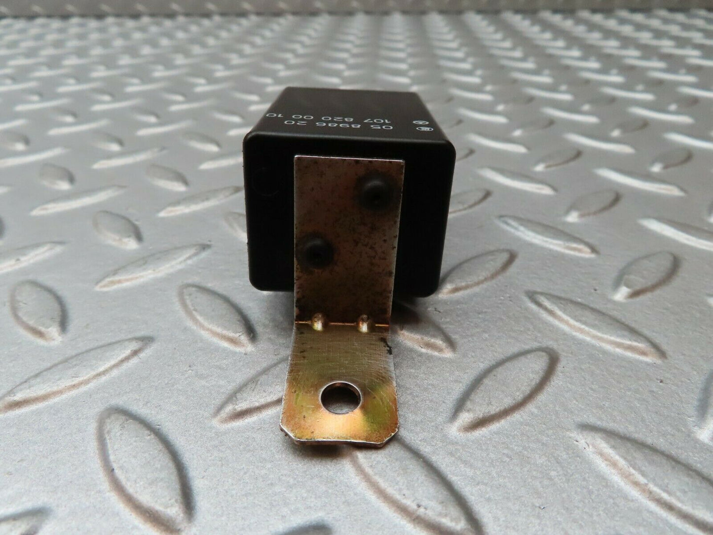 4352 Mercedes-Benz W123 230E Rear Heated Window Relay 1078200010