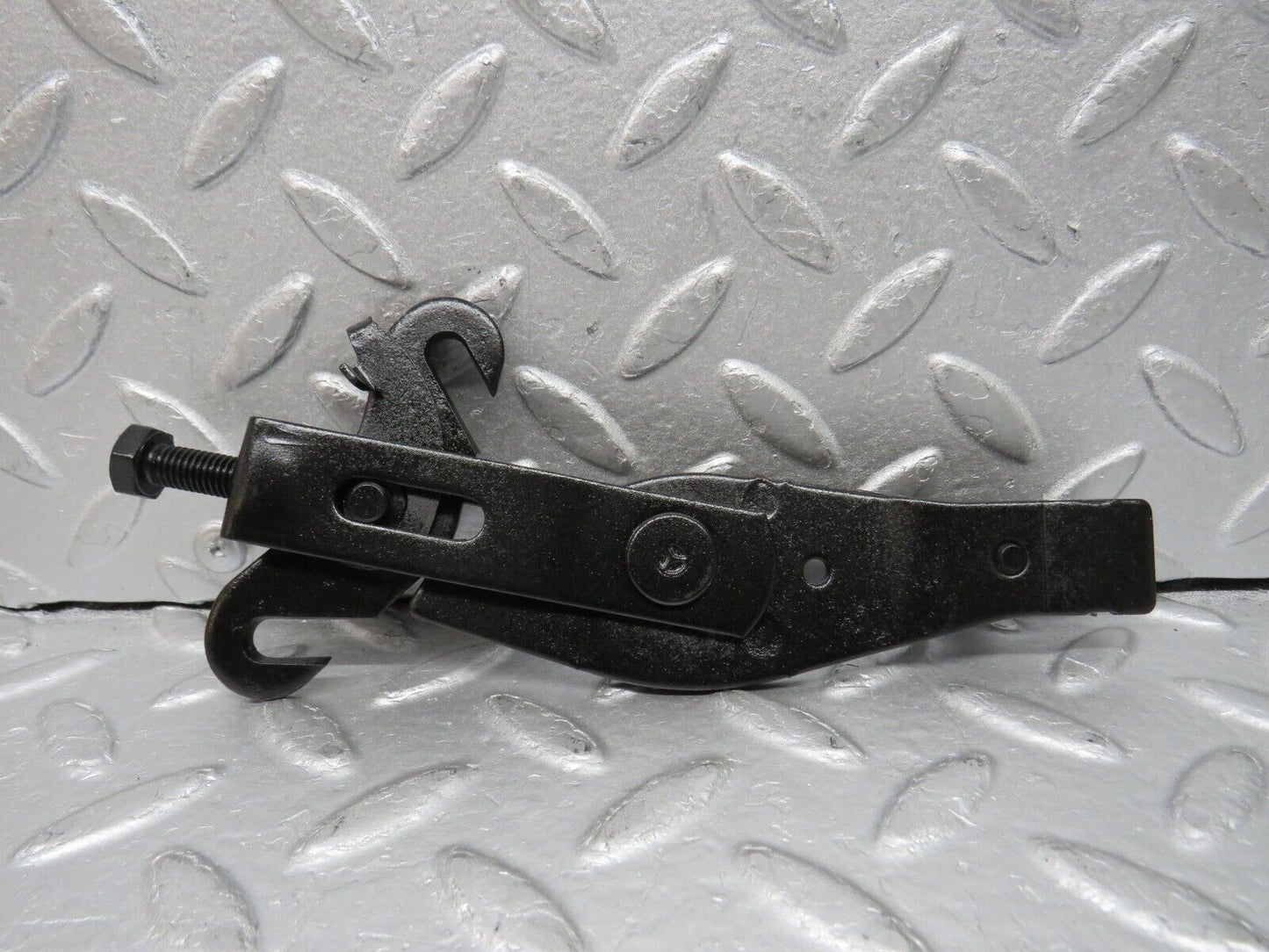 38058 Mercedes-Benz A124 320E Handbrake Adjusting Handbrake Regulator