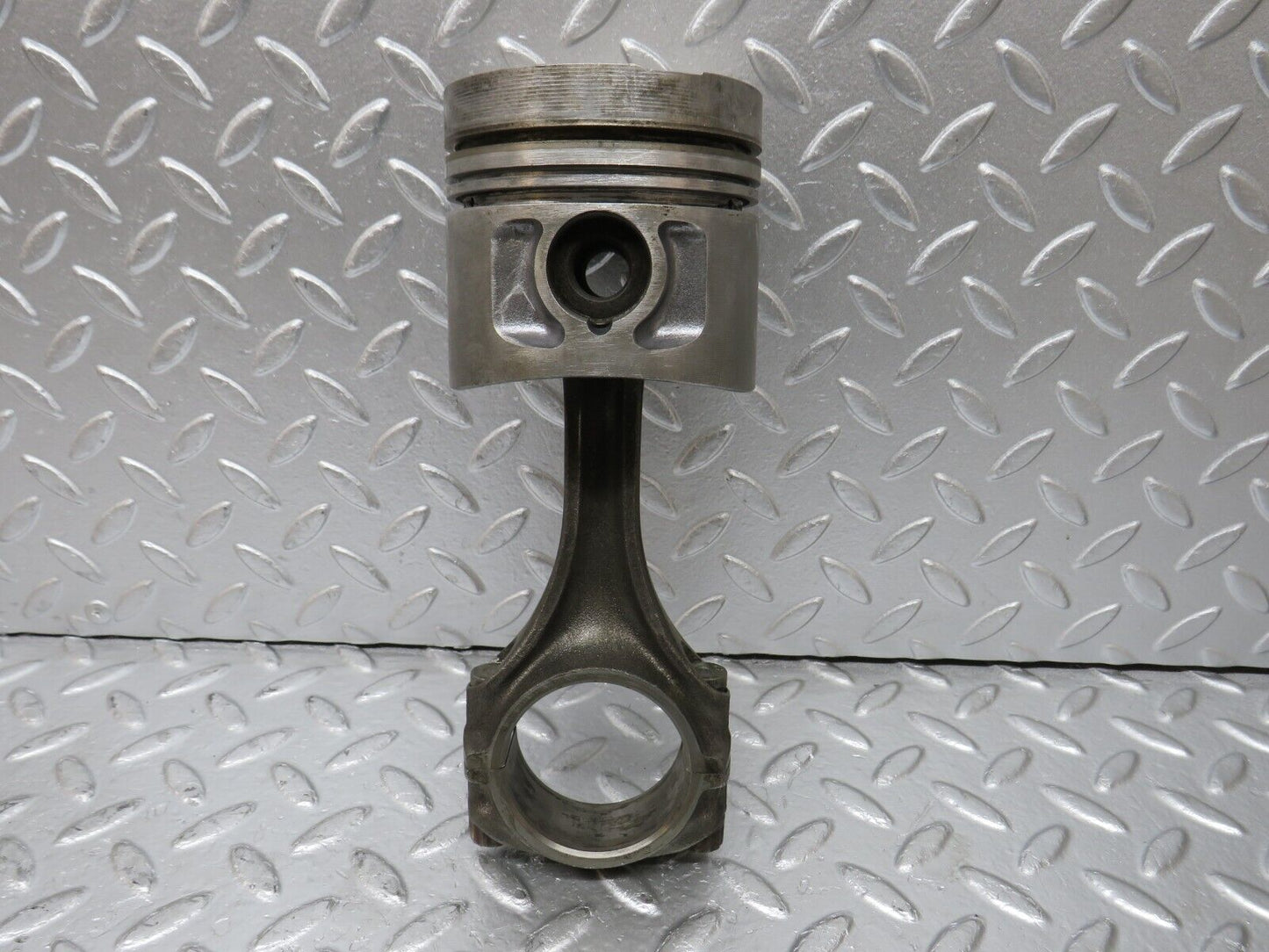 32934 Mercedes-Benz W123 300D Piston With Connecting Rod 90.875 mm 61502