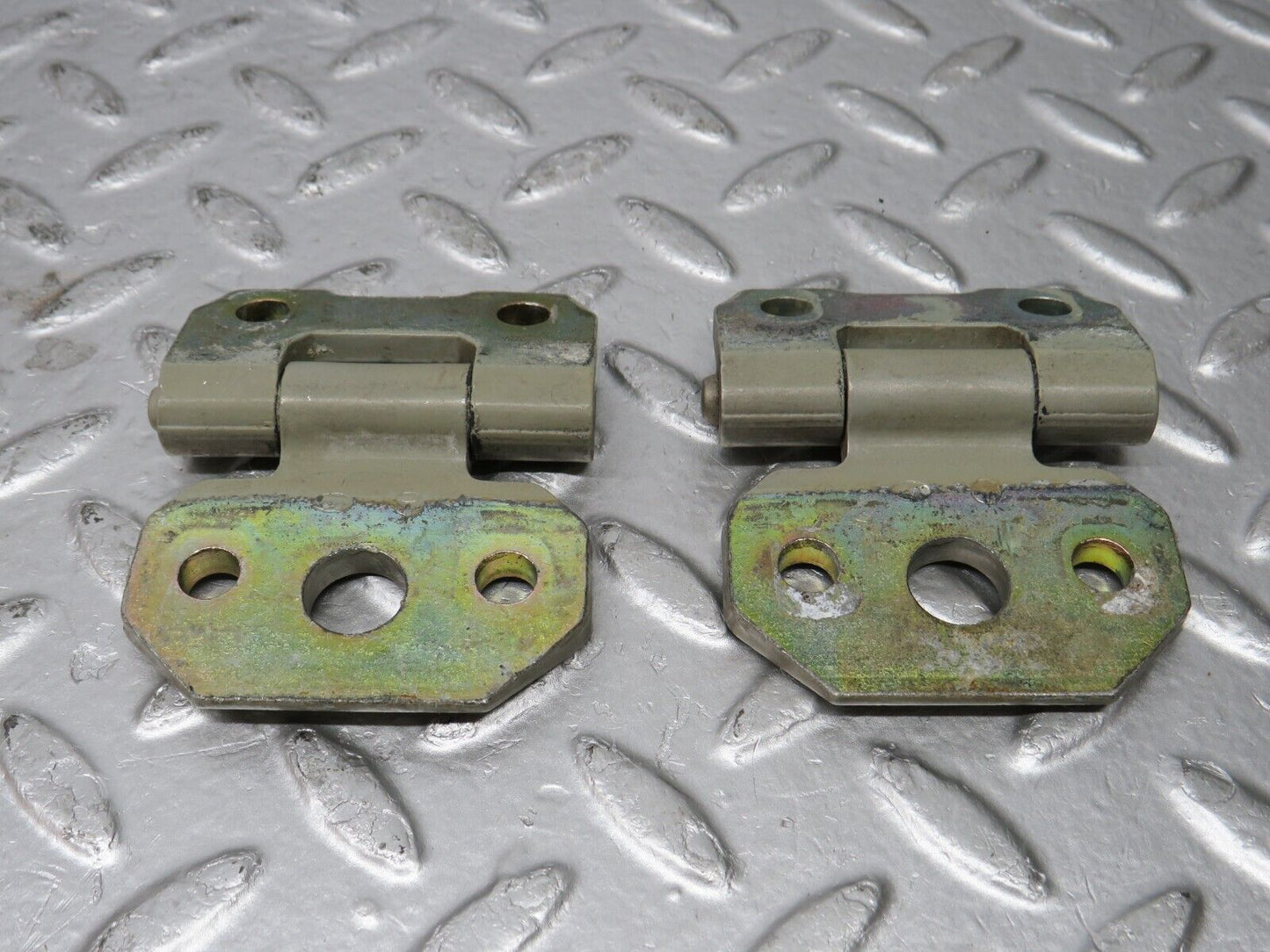 33971 Mercedes-Benz W201 190E 2.0L Left Door Hinge Pair