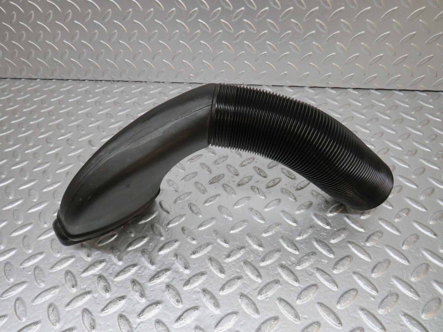 30612 Mercedes-Benz W201 190E 2.0L Air Duct Pipe Hose Right 2018311846
