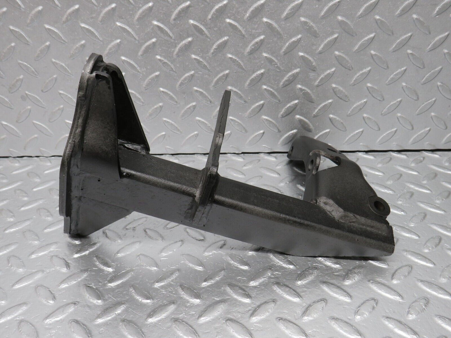 39290 Mercedes-Benz R107 500SL Air Condition Compressor Mount Bracket