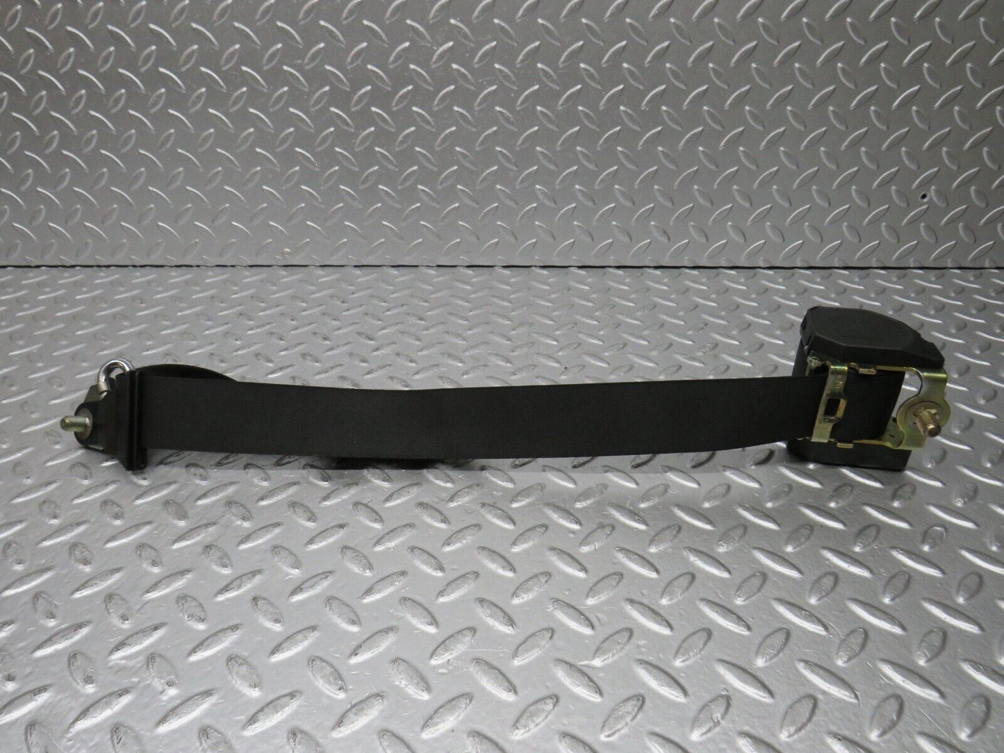 31585 Mercedes-Benz W201 190LE 1.8L Rear Seat Belt Set With Buckles 2018604285