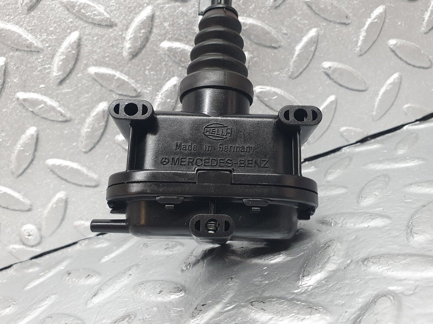 43647 Mercedes-Benz C126 380SEC Coupe Left Door Lock Vacuum Actuator