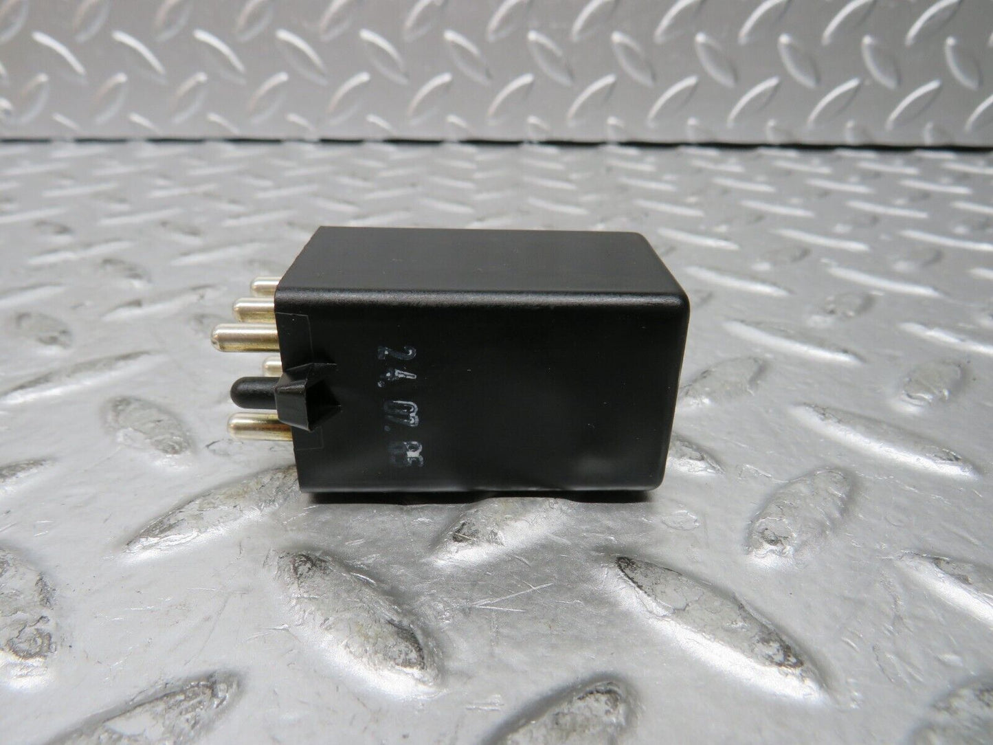 27194 Mercedes-Benz W123 280E Intermittent Wiper Relay 0008210863
