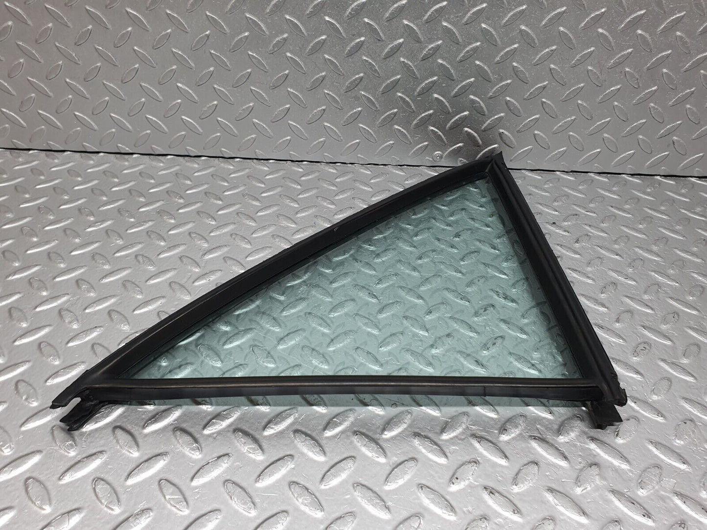 41130 Mercedes-Benz W126 300SE Rear Left Quarter Window Glass 1267350124