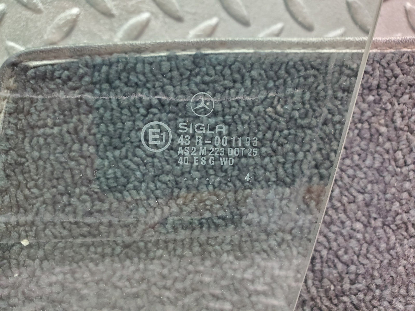 W124 Wagon front left door window glass used OEM
