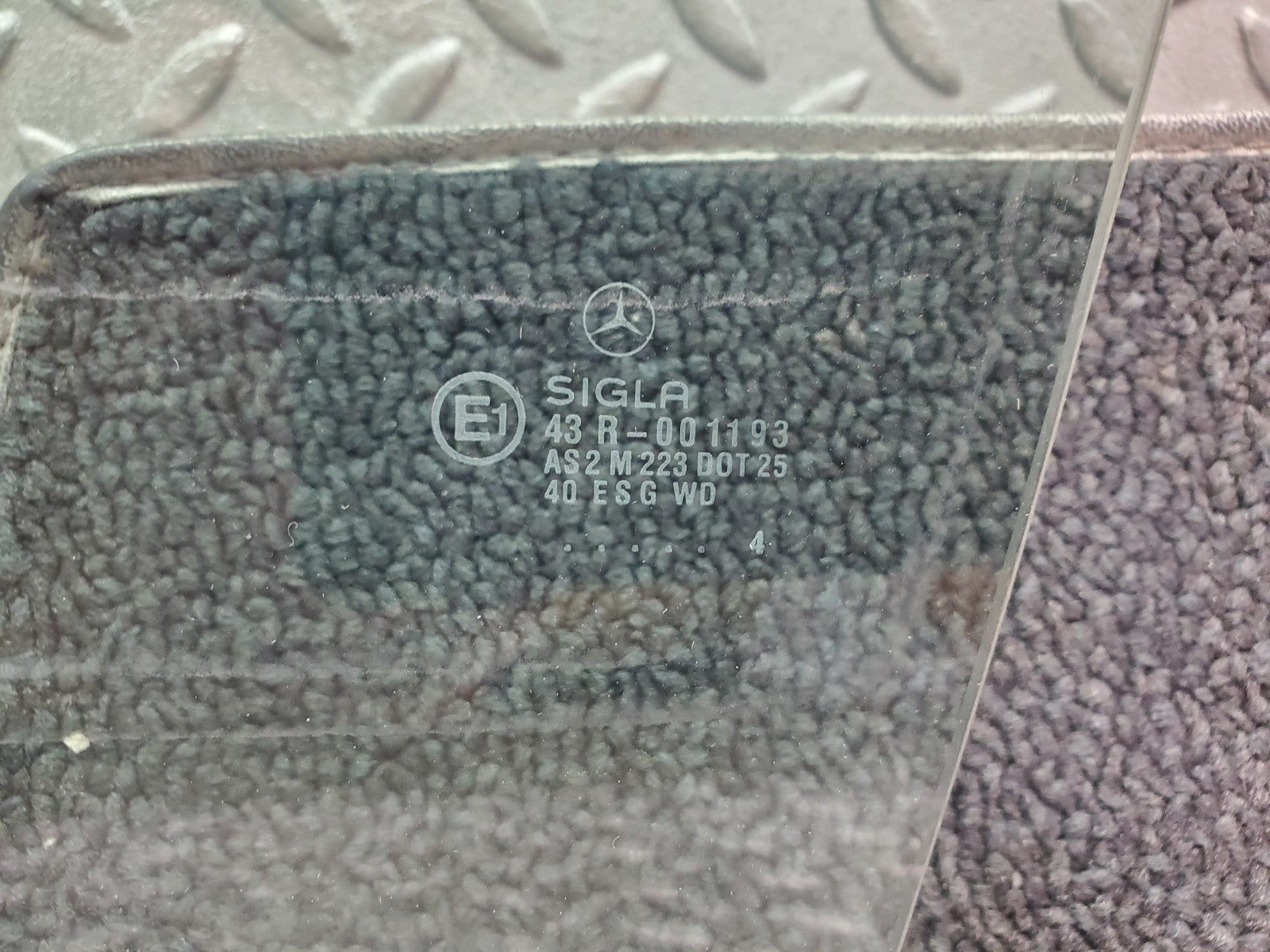 W124 Wagon front left door window glass used OEM