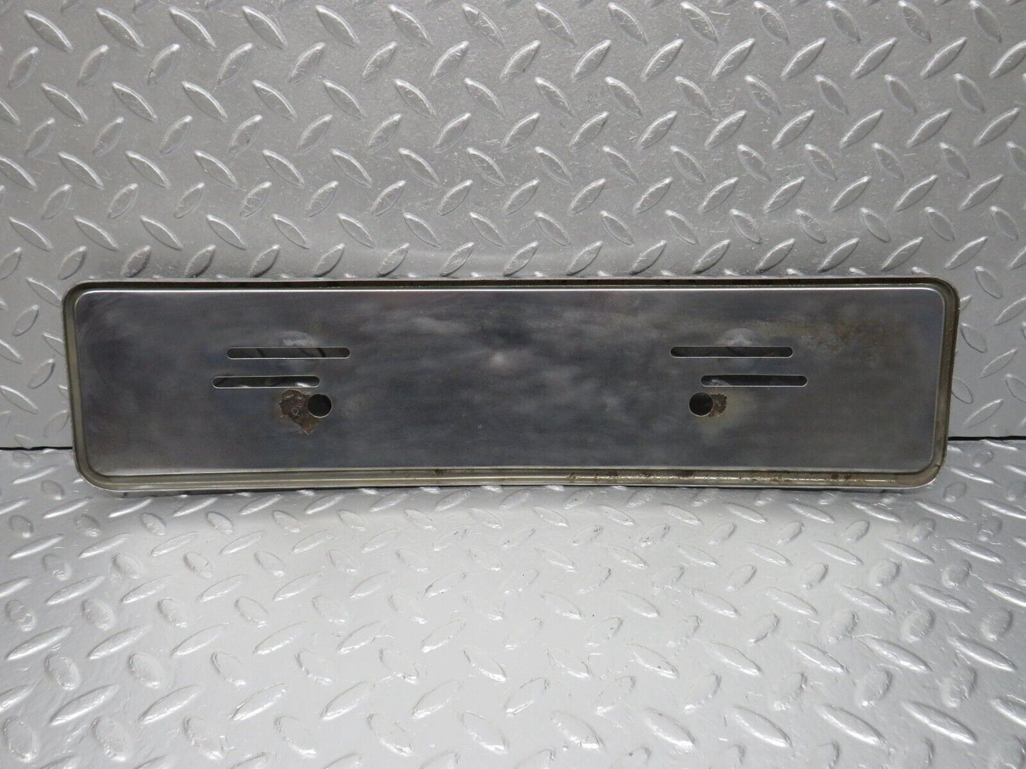 40663 Mercedes-Benz W123 300D Front Chrome Number Plate Holder