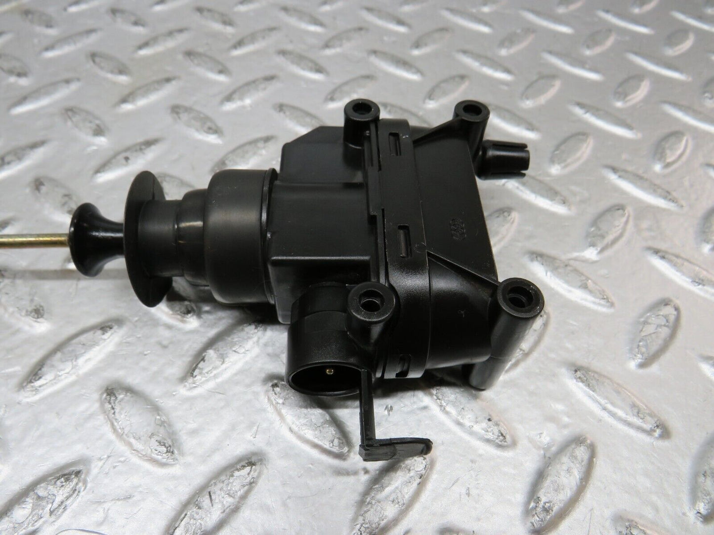 27498 Mercedes-Benz S124 300TE Wagon Trunk Lock Vacuum Actuator