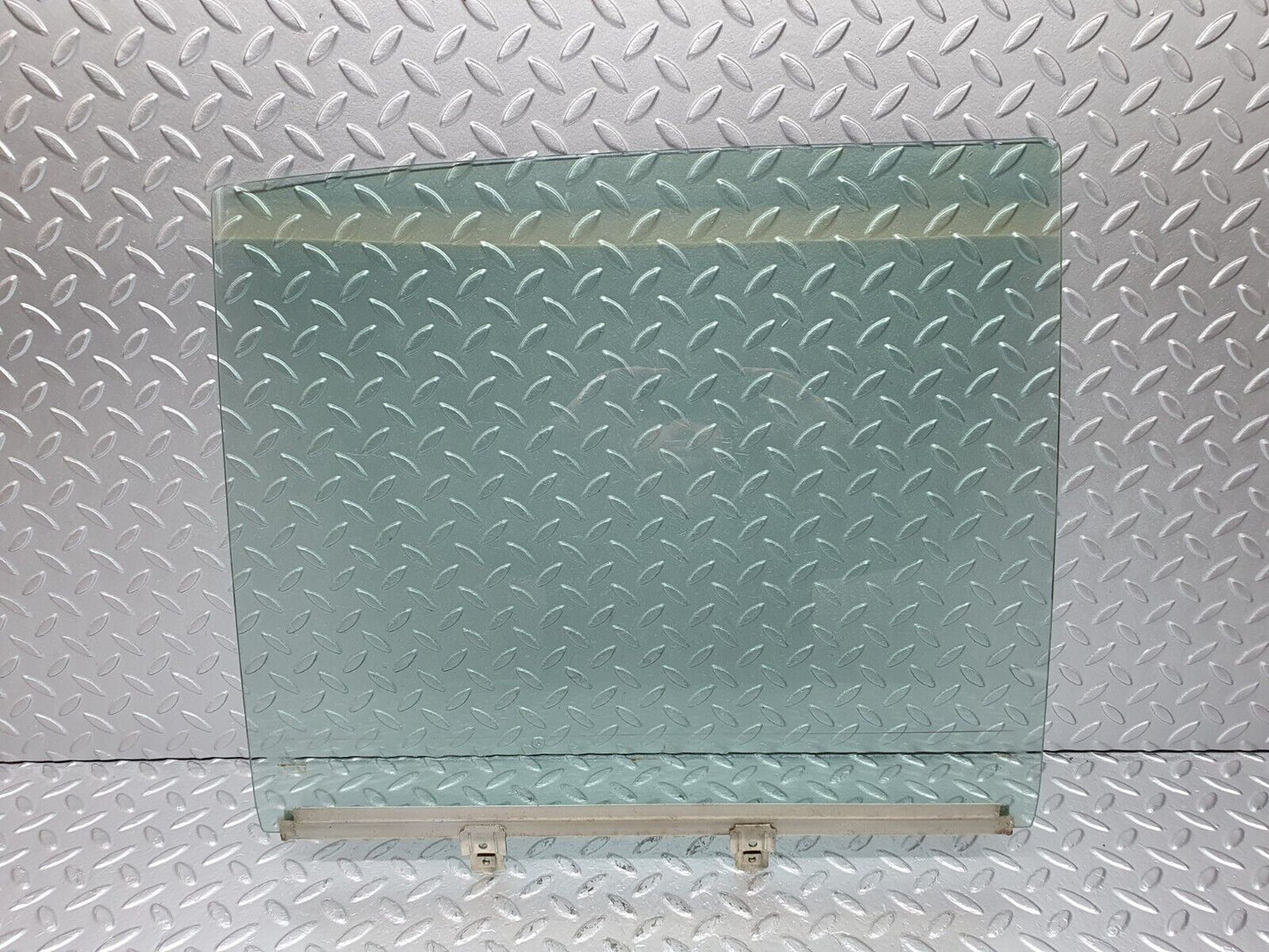 40781 Mercedes-Benz W123 300D Rear Right Door Window Glass