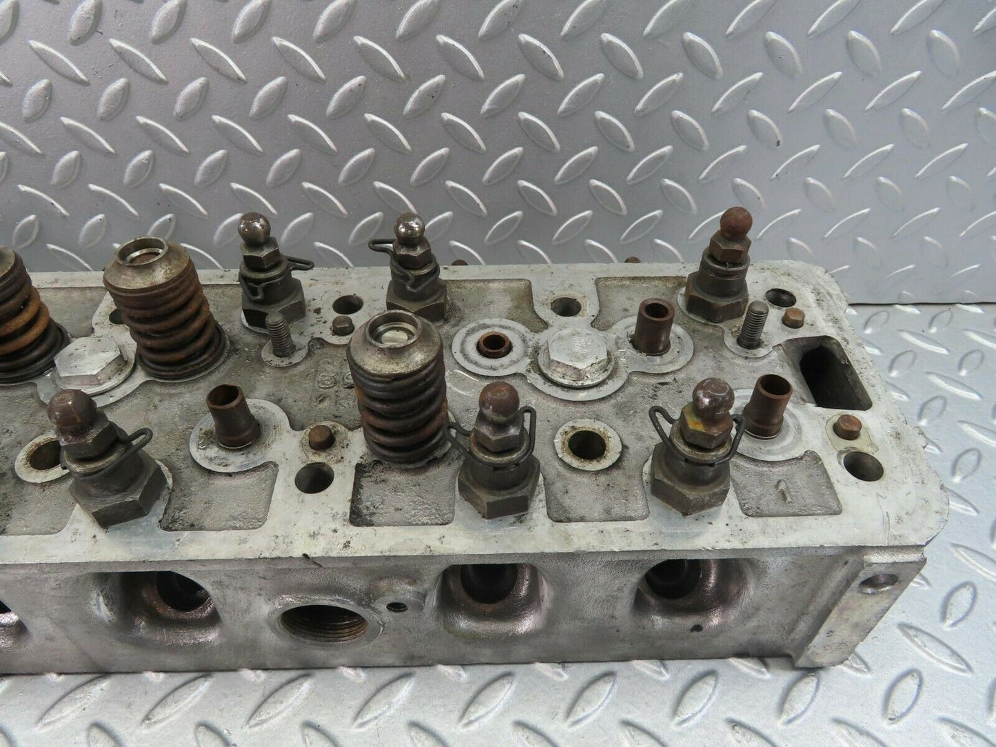 8666 Mercedes-Benz W111 Cylinder Head 1270104020