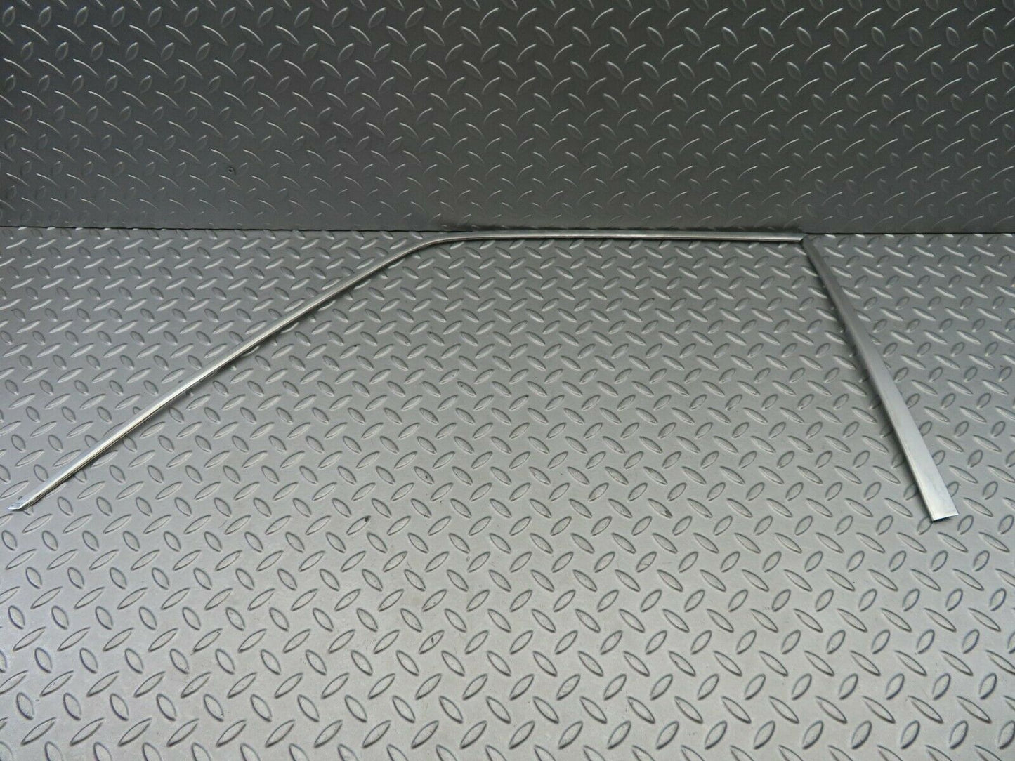 6210 Mercedes-Benz W126 380SE Door Chrome Window Frame Front Left