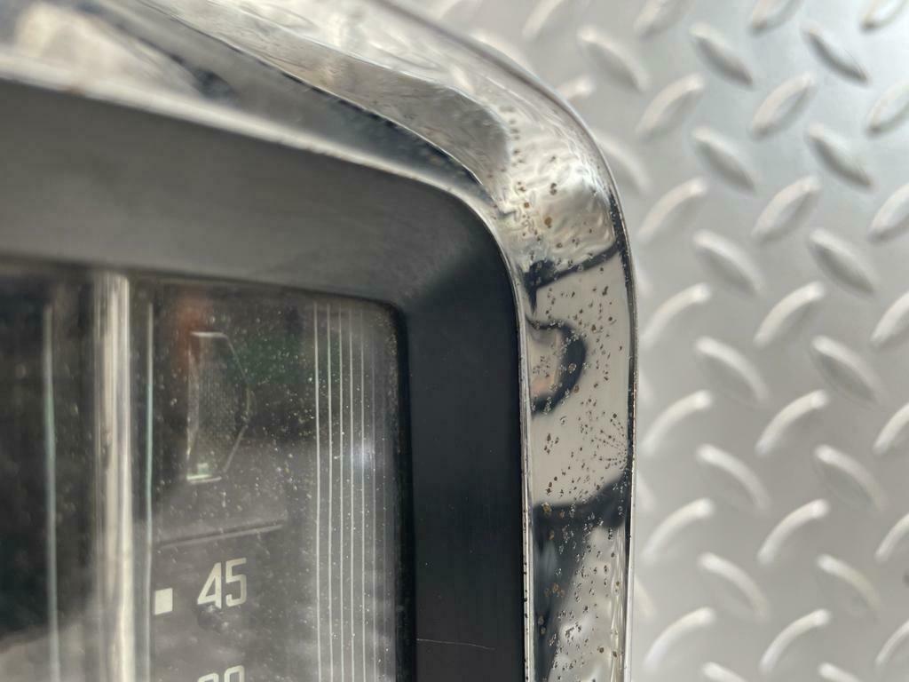 10652 Mercedes-Benz W111 Instrument Cluster