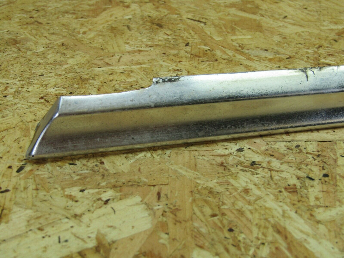 2133 Mercedes-Benz W116 350SE Front Left Door Chrome Trim