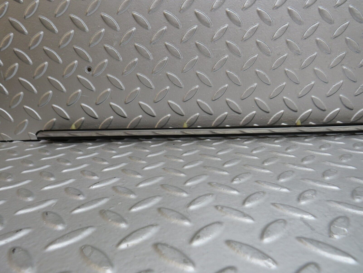 37308 Mercedes-Benz W109 300SEL Front Right Fender Centre Moulding Trim